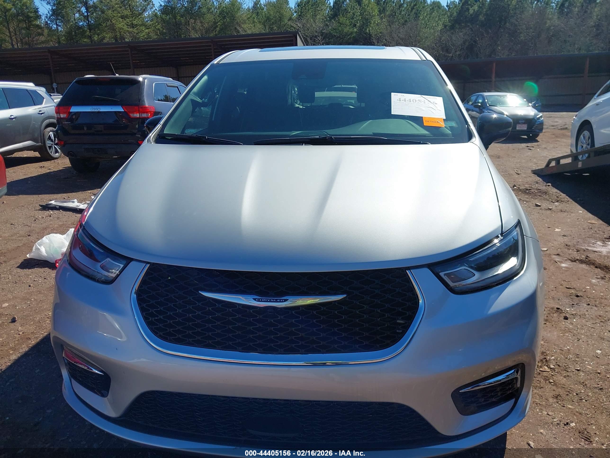CHRYSLER PACIFICA image 6