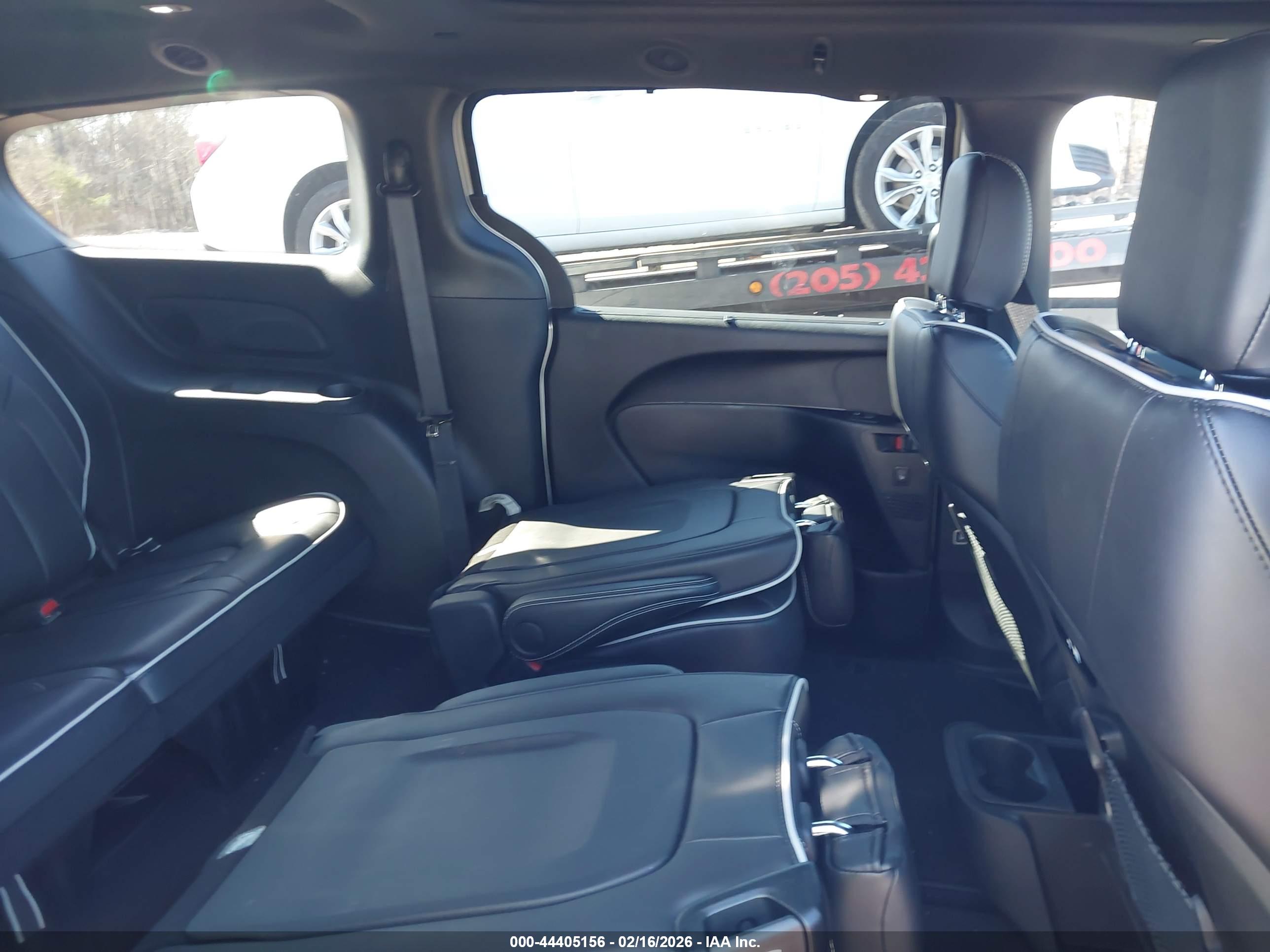 CHRYSLER PACIFICA image 8