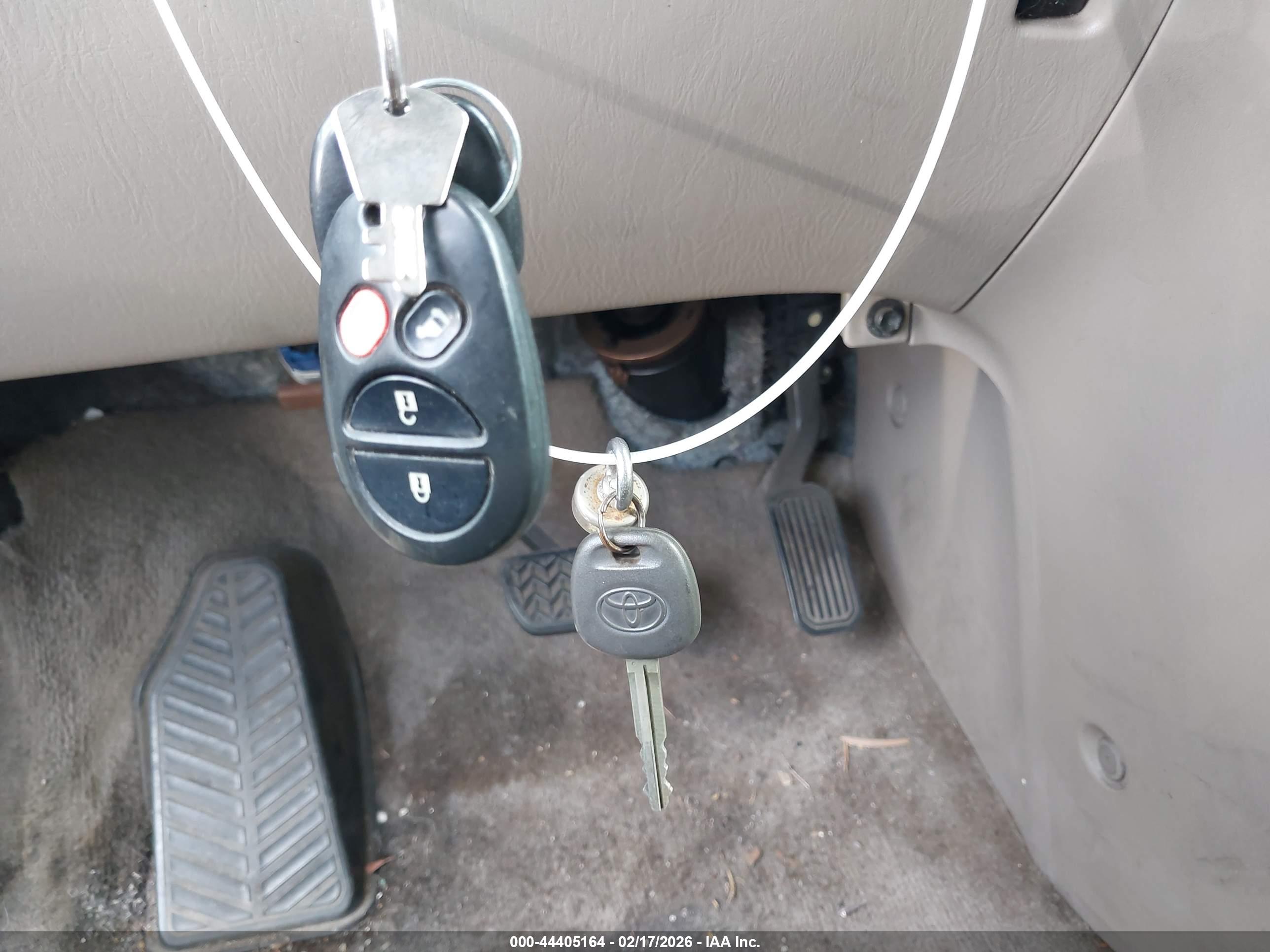 TOYOTA SIENNA image 11