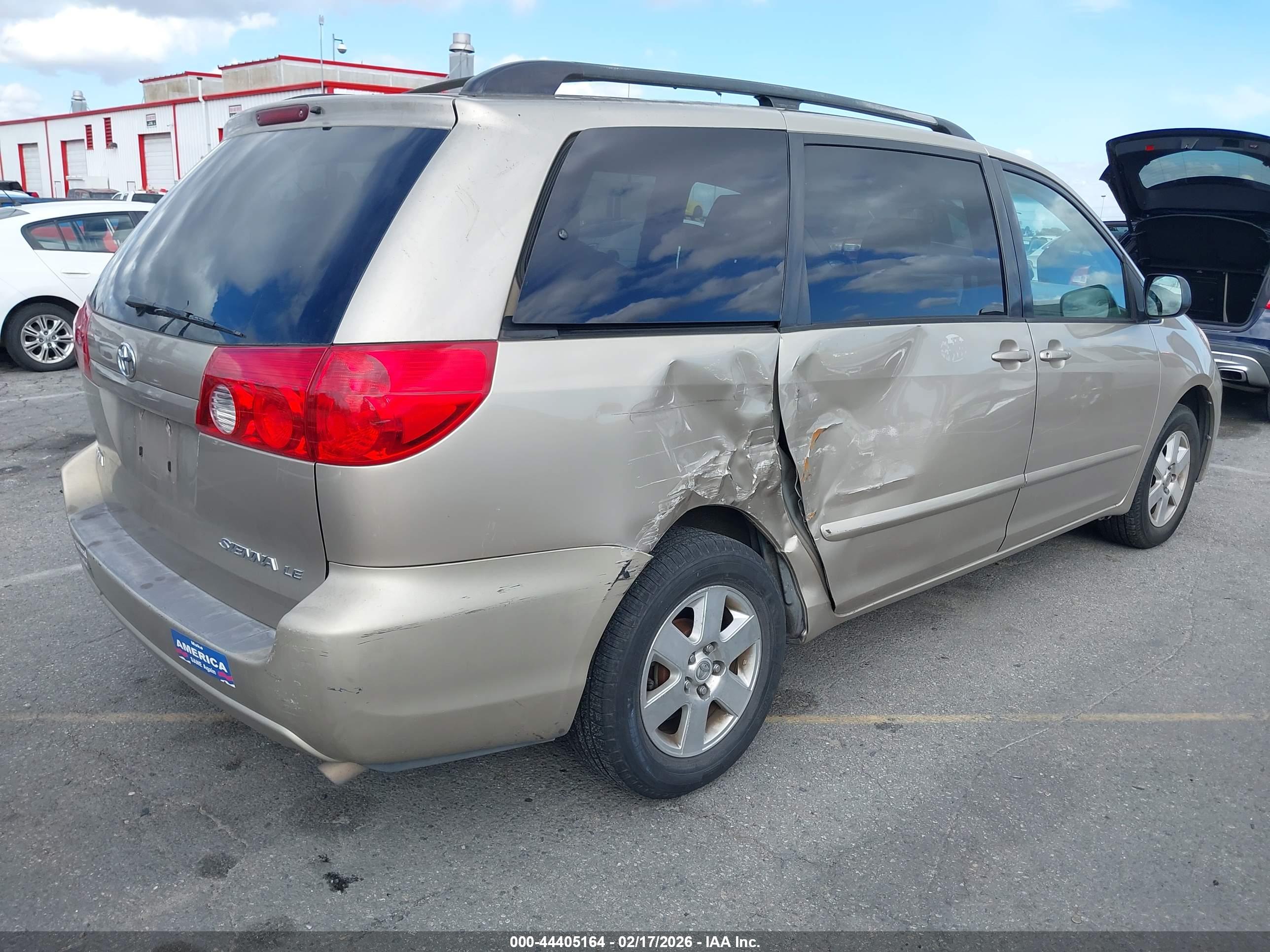 TOYOTA SIENNA image 4