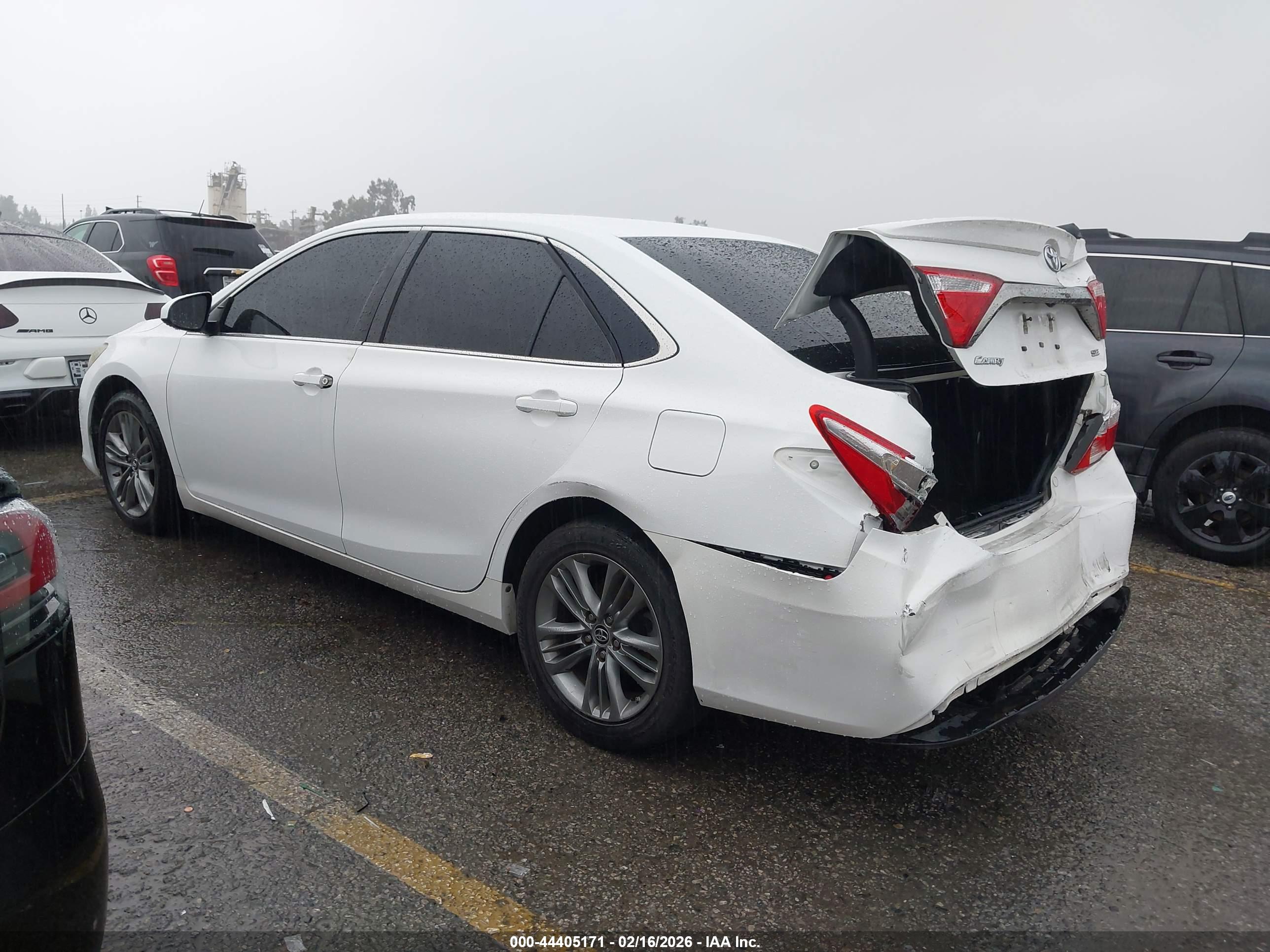 TOYOTA CAMRY image 3