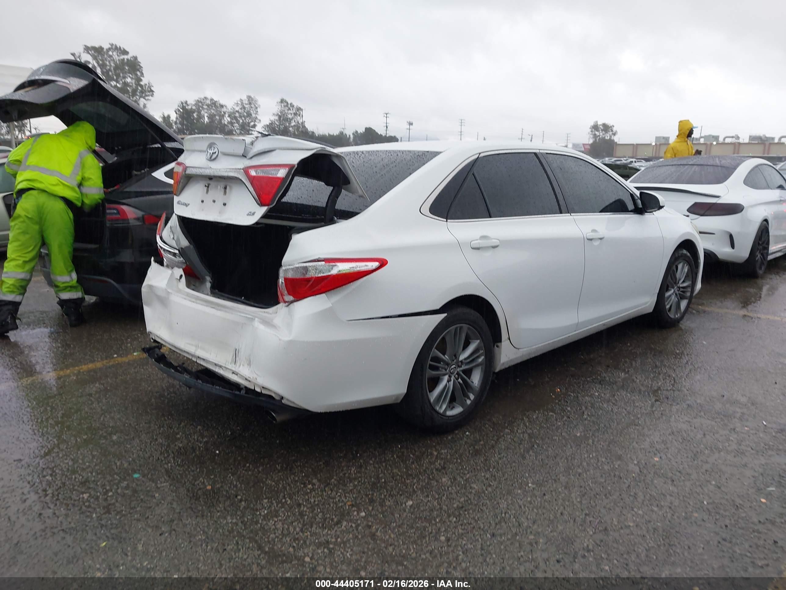 TOYOTA CAMRY image 4
