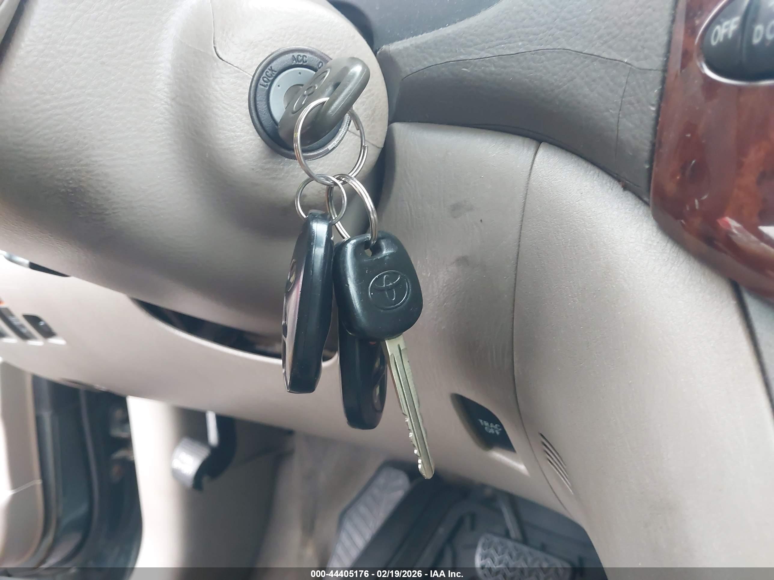 TOYOTA SIENNA image 11
