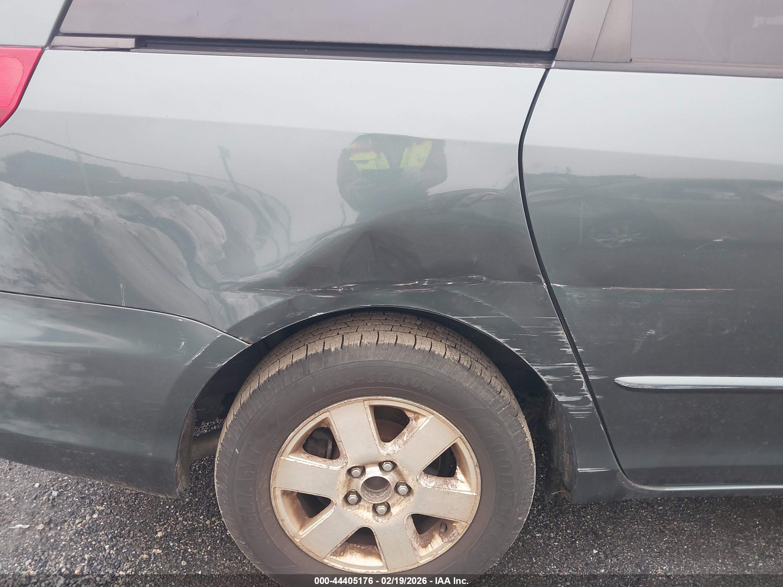TOYOTA SIENNA image 6