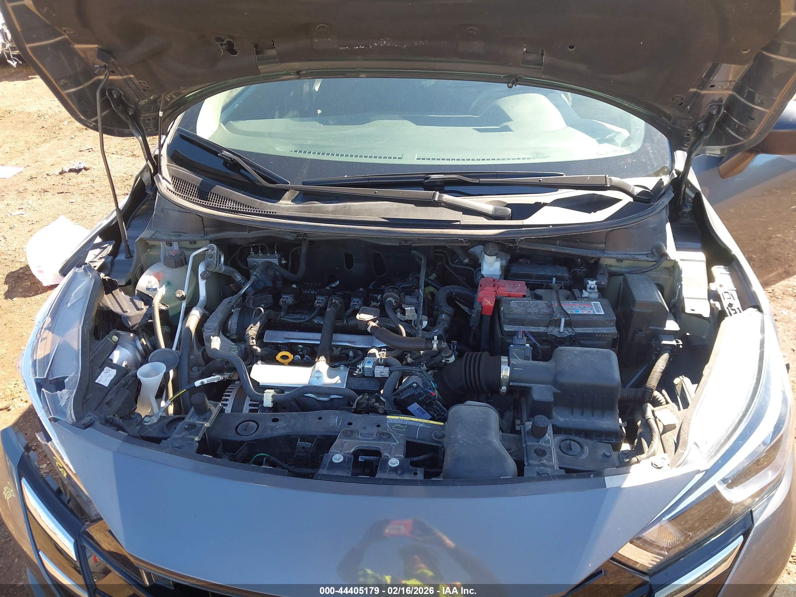 NISSAN VERSA image 10