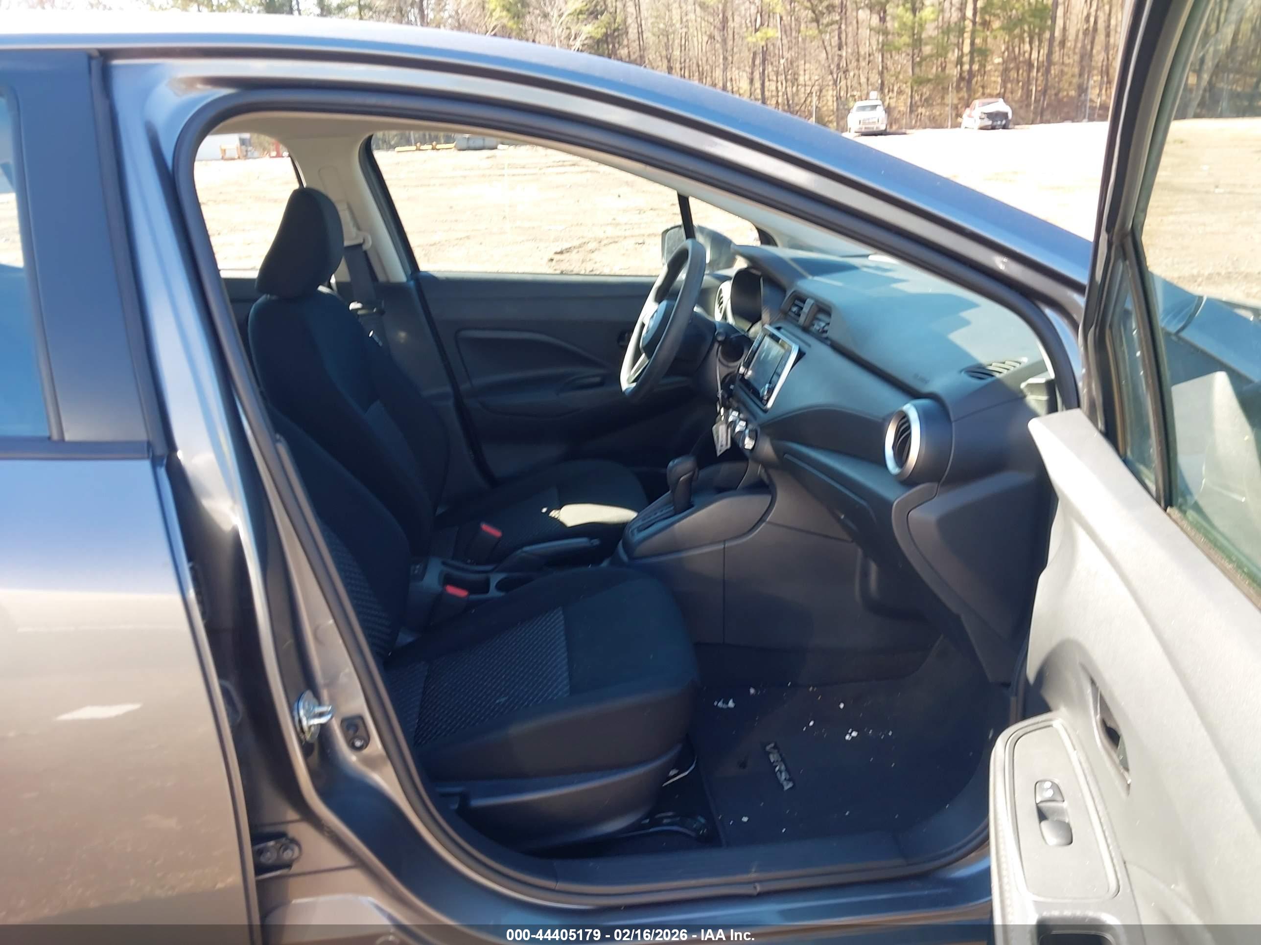 NISSAN VERSA image 5