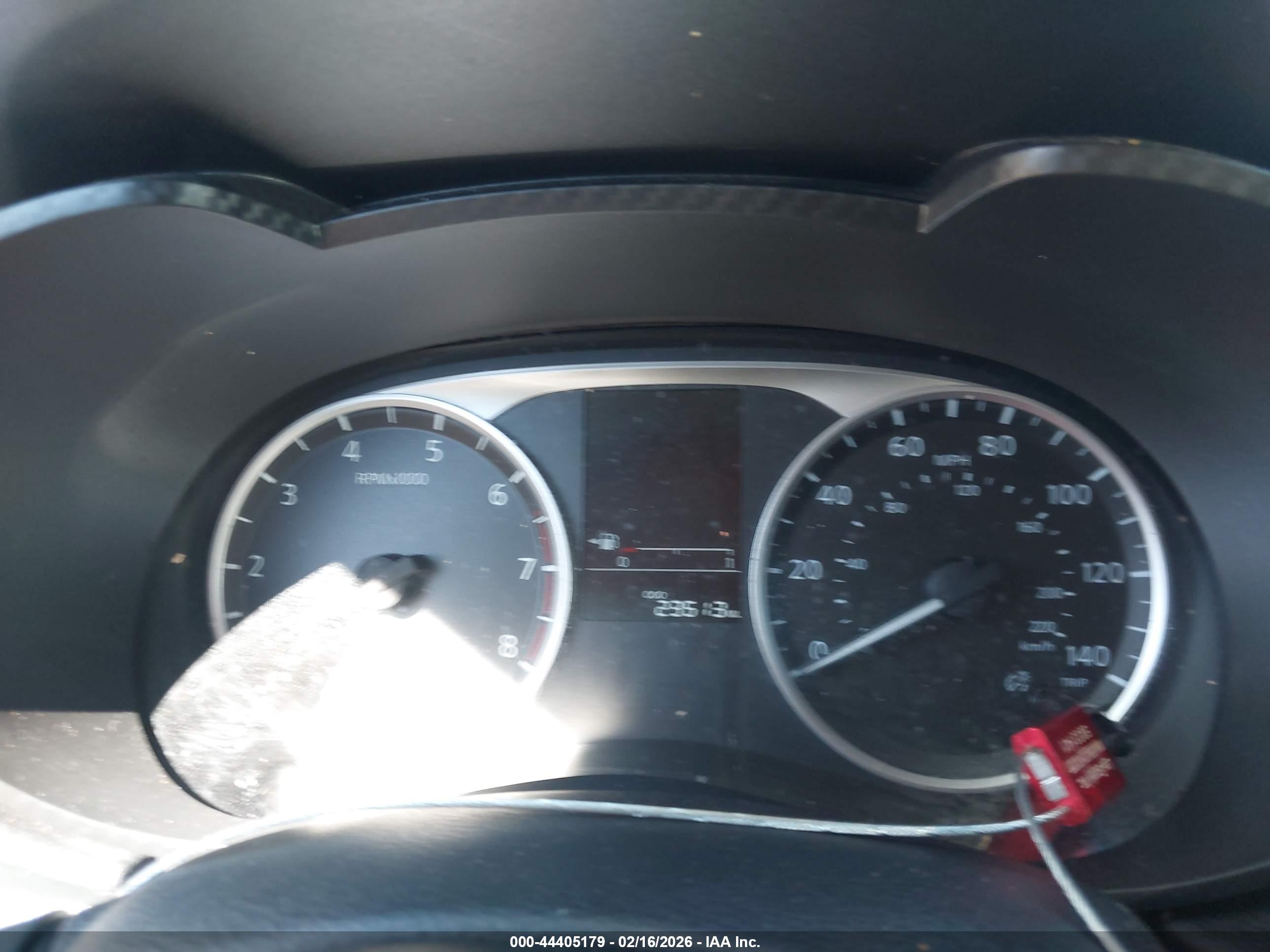 NISSAN VERSA image 7