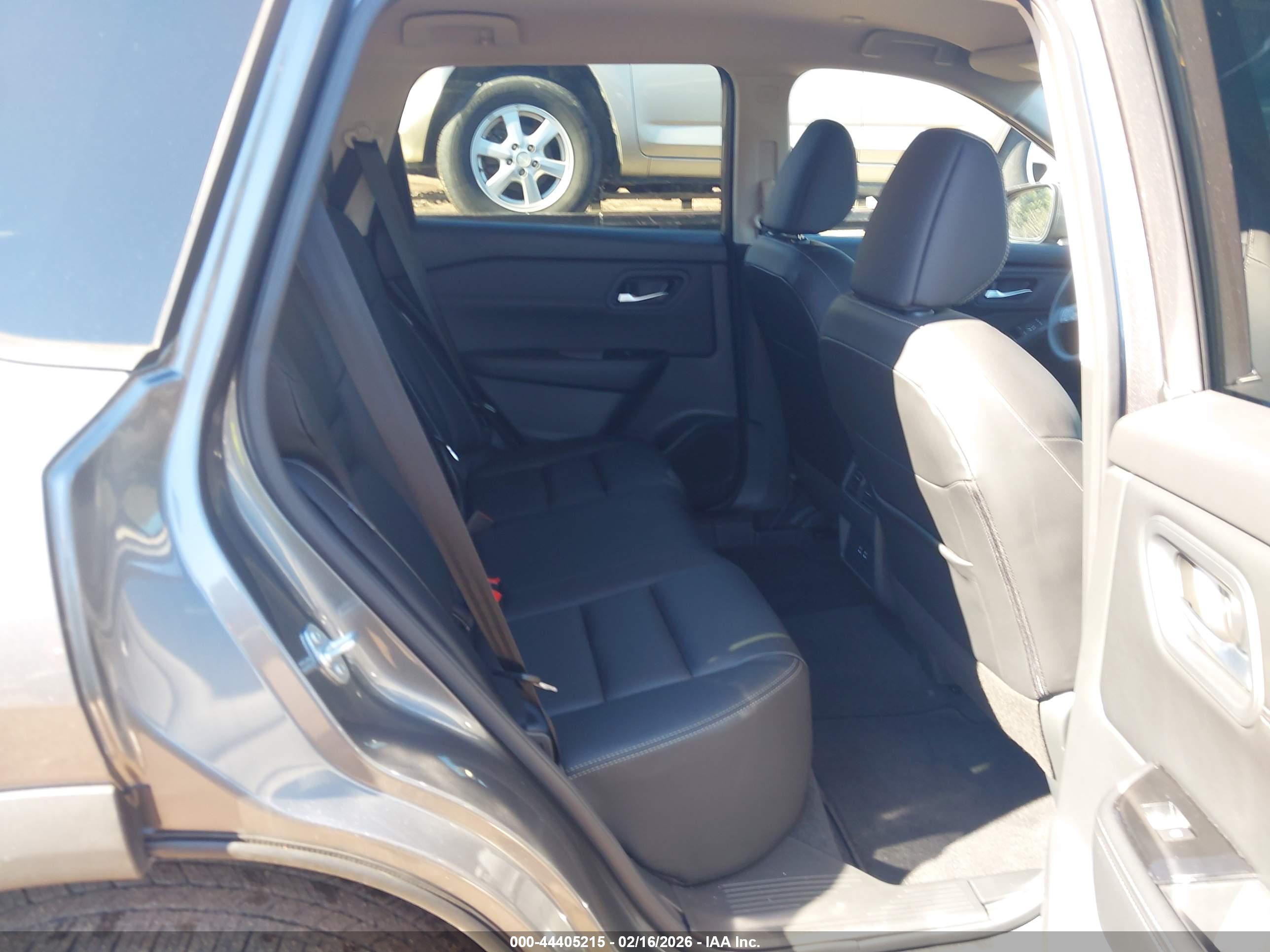 NISSAN ROGUE image 8