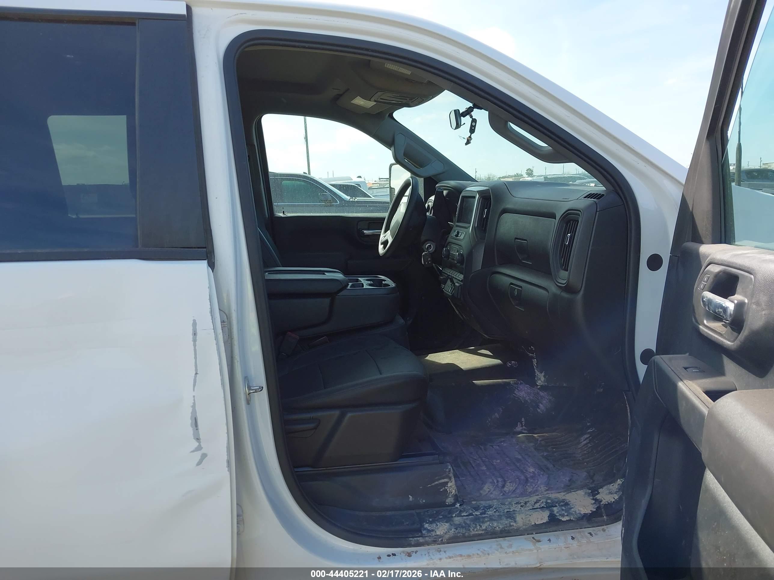 CHEVROLET SILVERADO image 5
