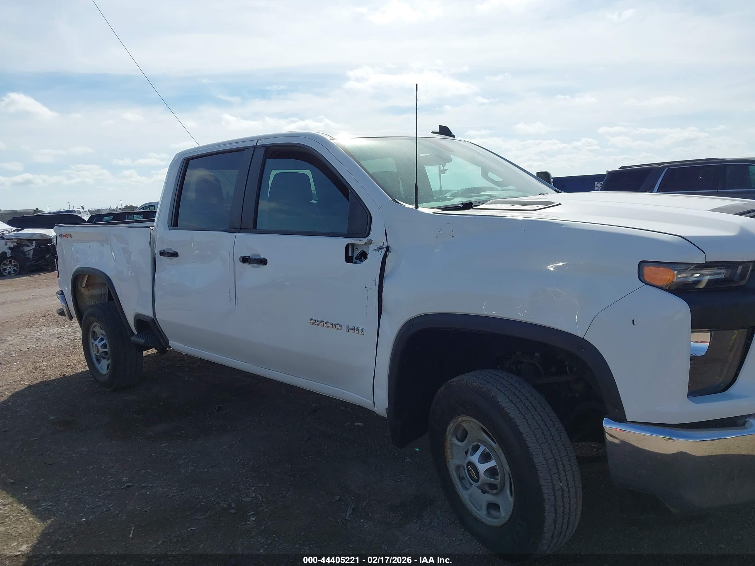 CHEVROLET SILVERADO image 6