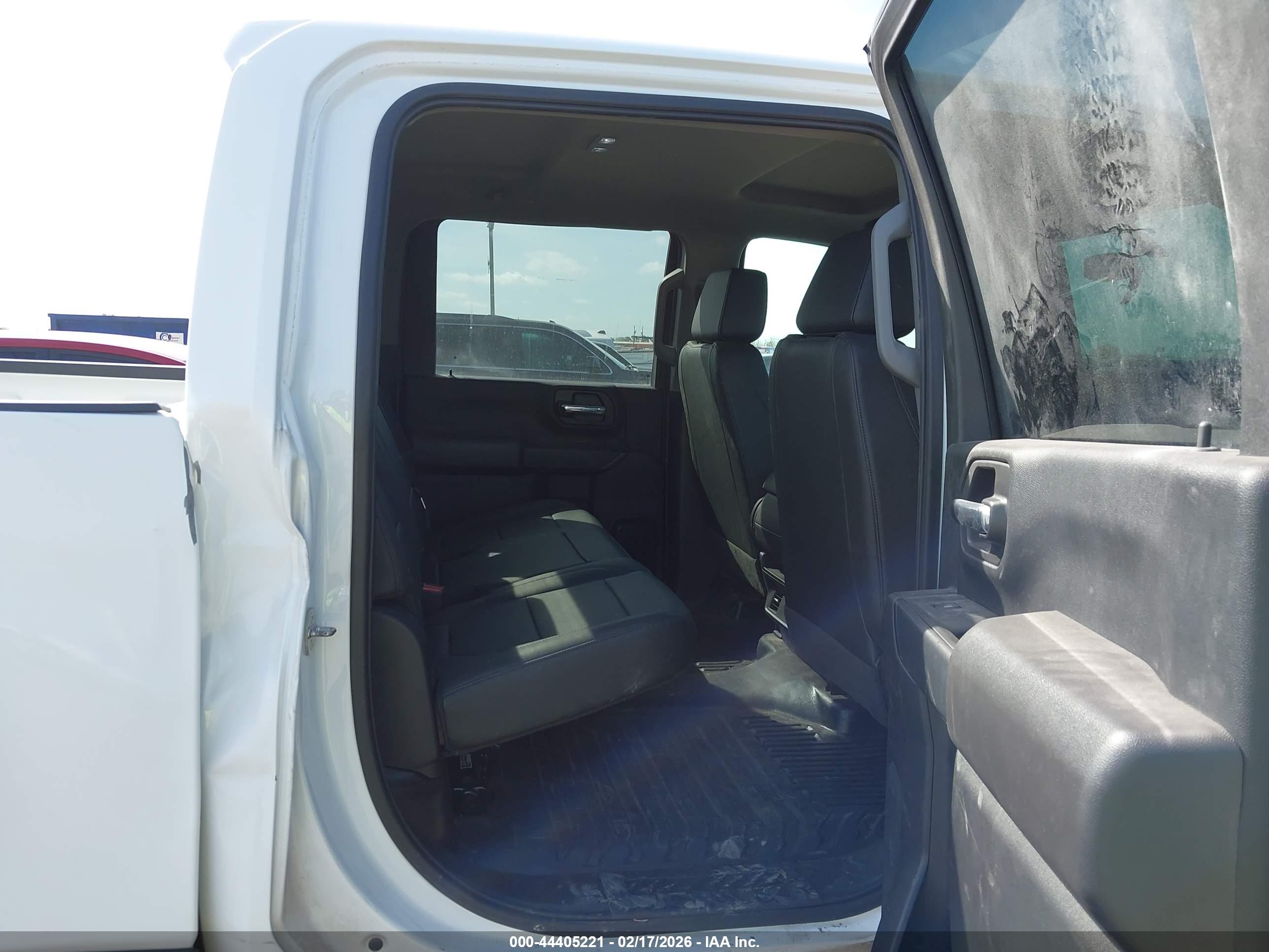 CHEVROLET SILVERADO image 8