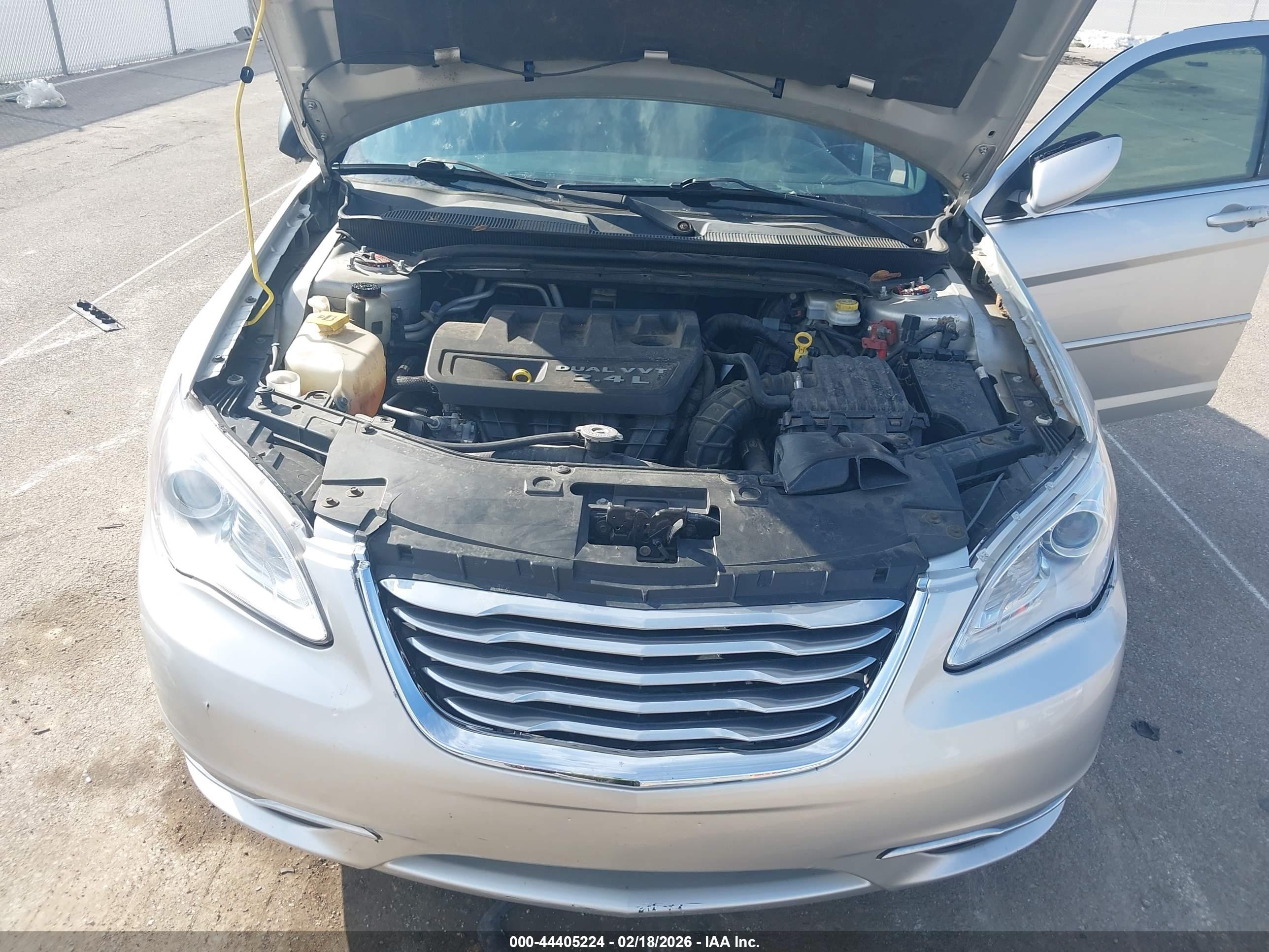 CHRYSLER 200 image 10