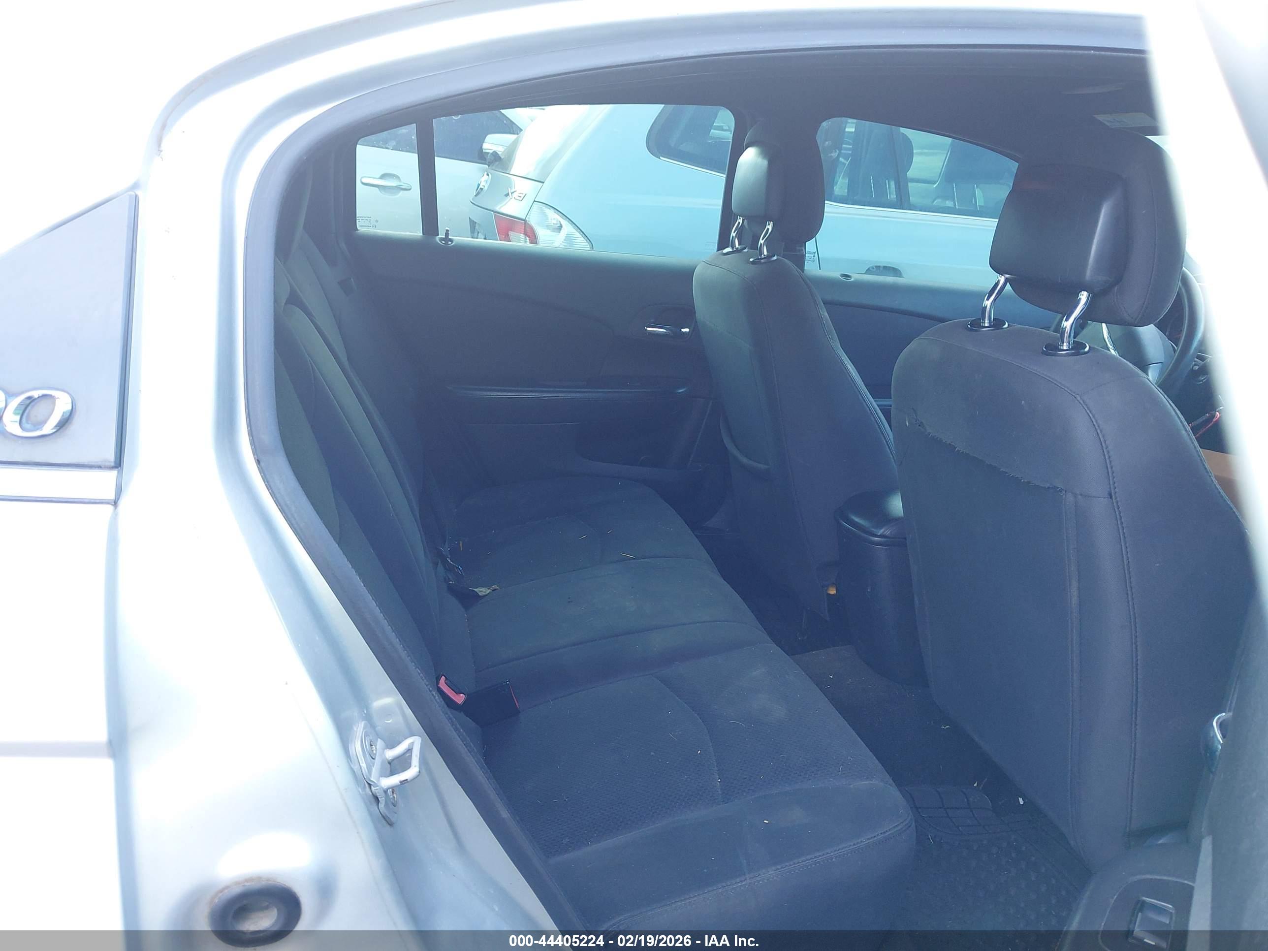 CHRYSLER 200 image 8