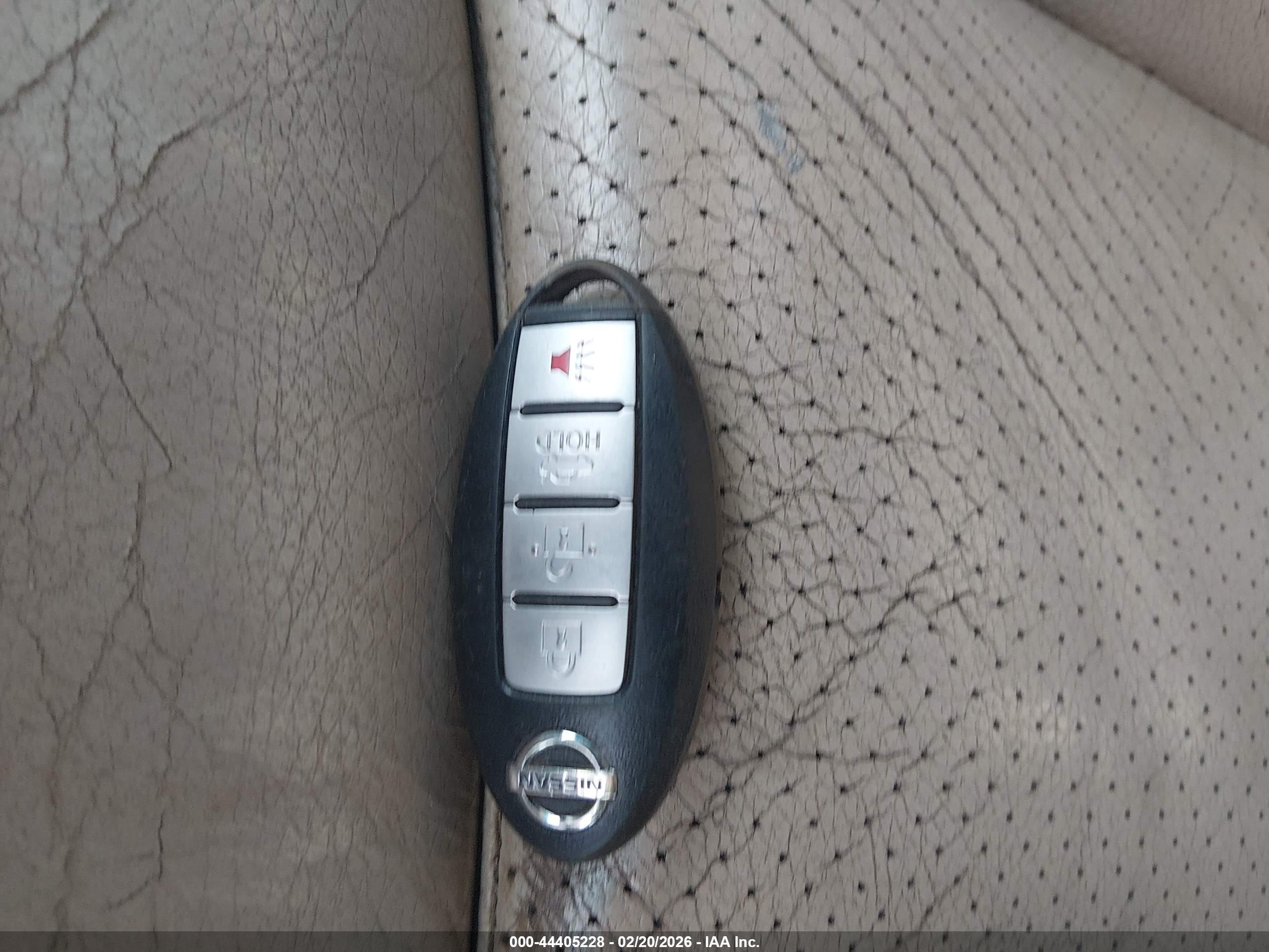NISSAN MAXIMA image 11