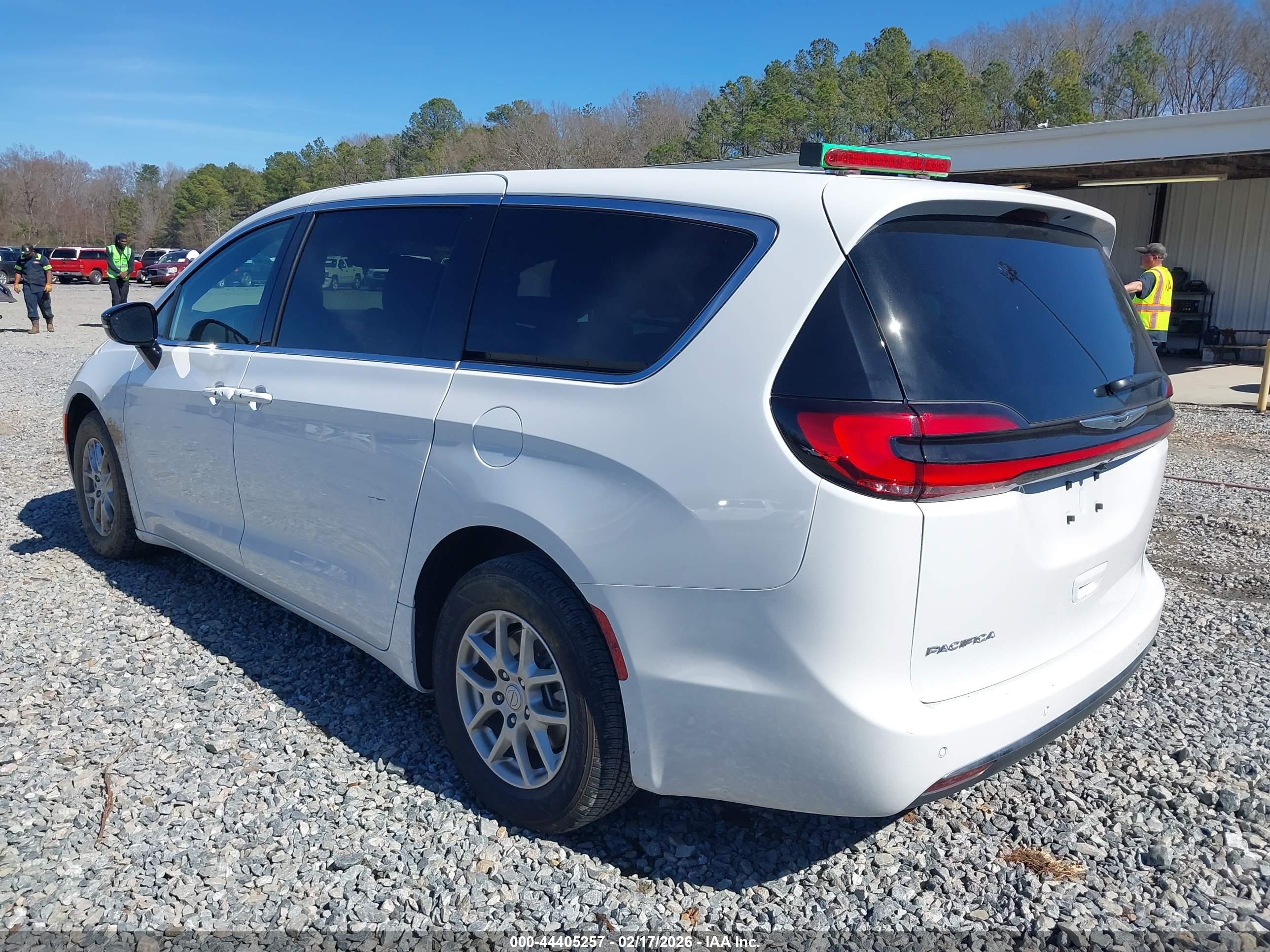 CHRYSLER PACIFICA image 3