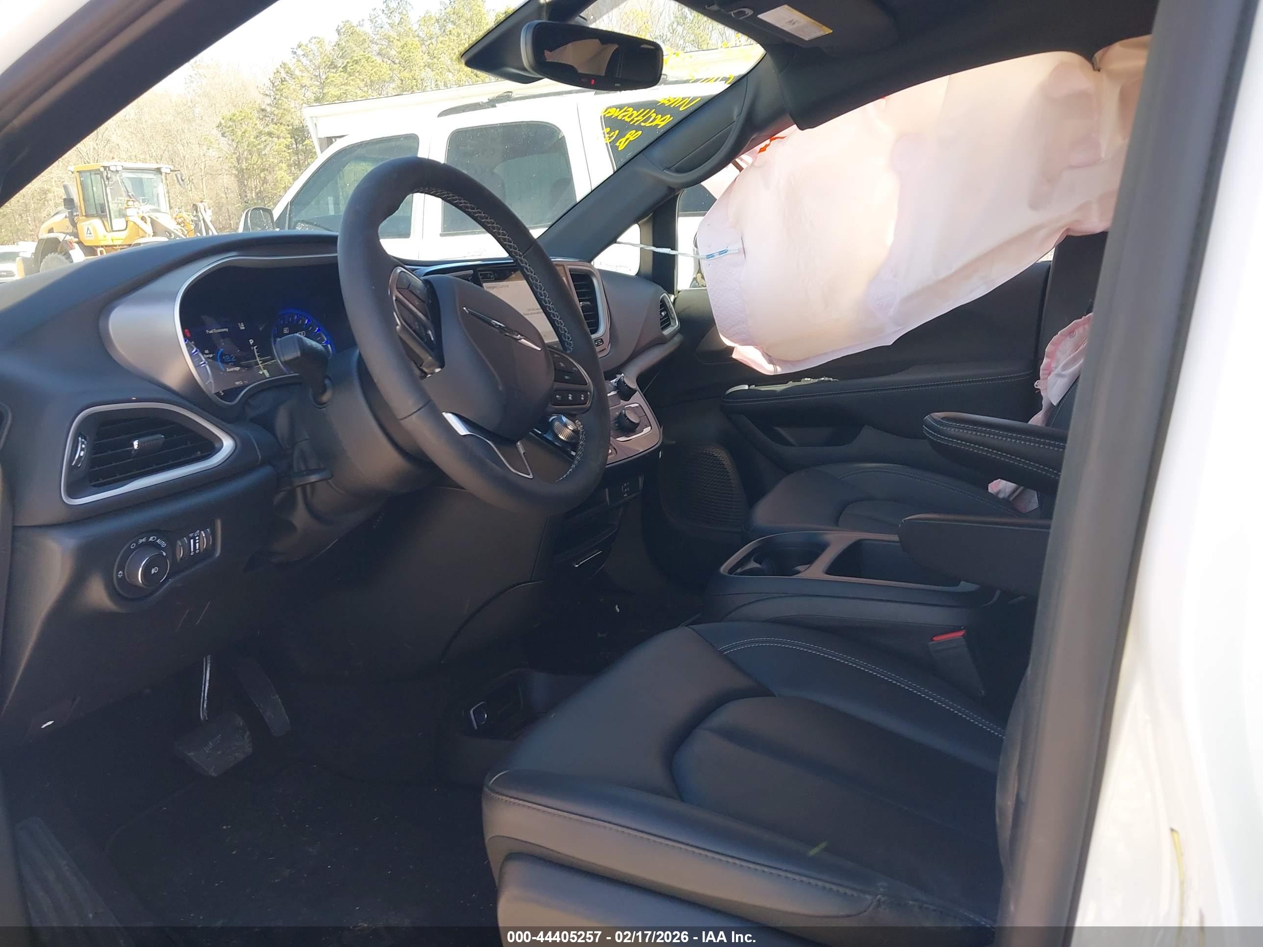 CHRYSLER PACIFICA image 5