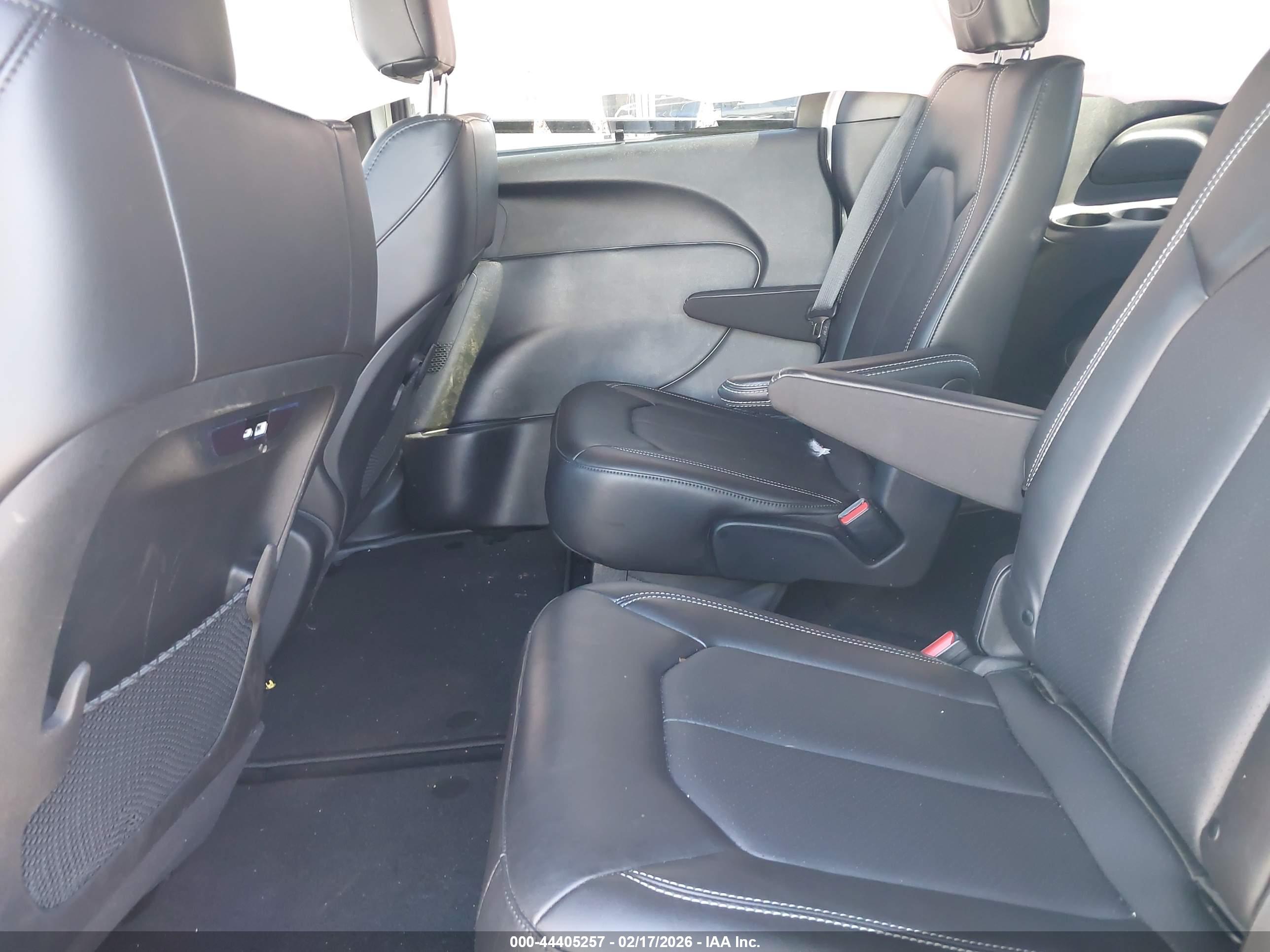 CHRYSLER PACIFICA image 8