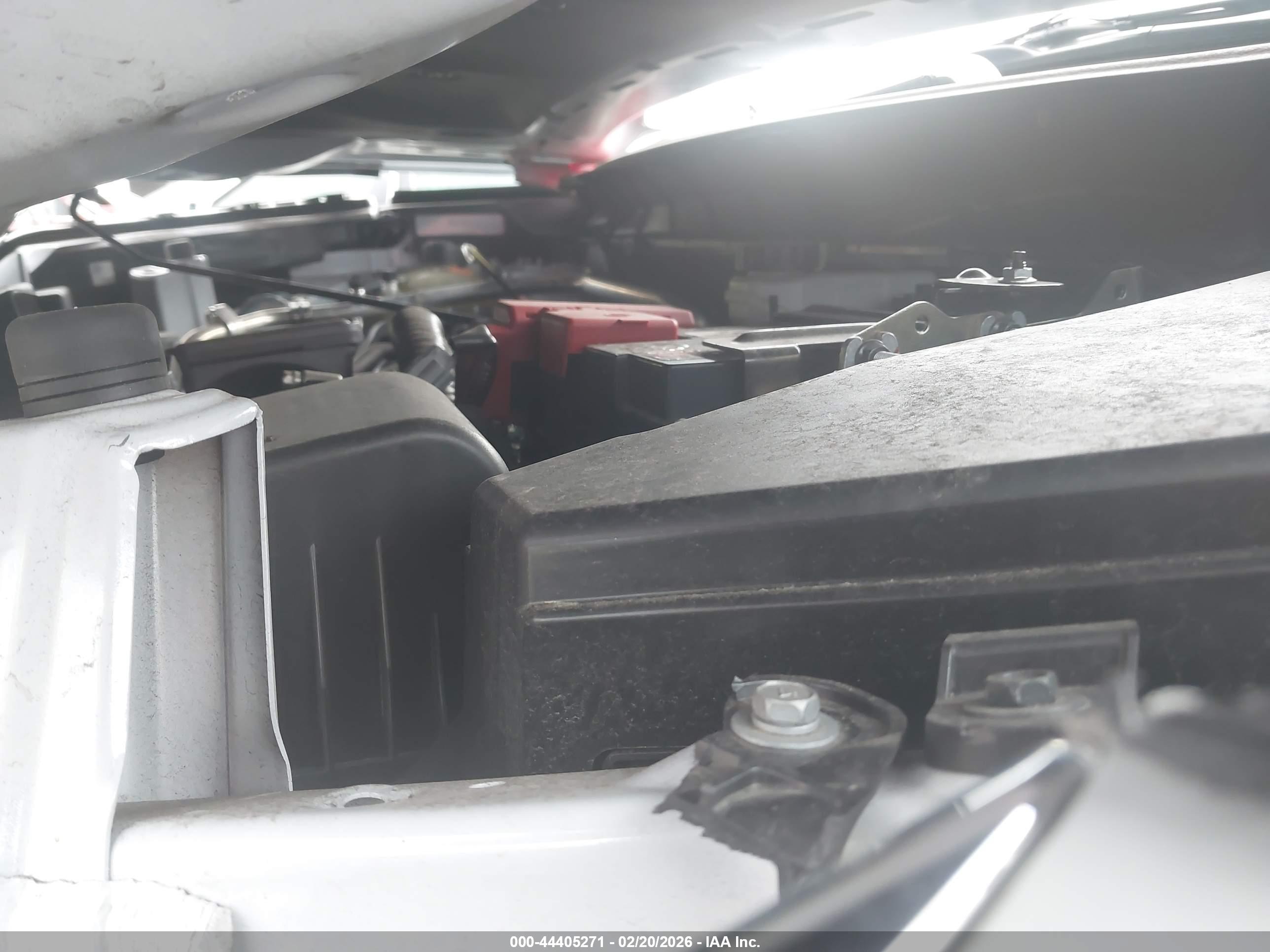 MITSUBISHI OUTLANDER image 10