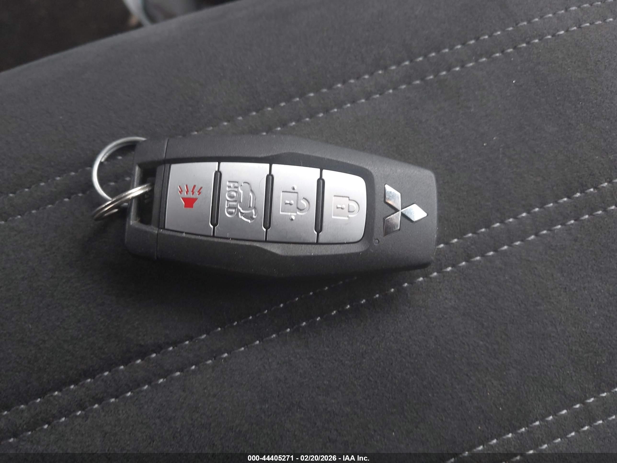 MITSUBISHI OUTLANDER image 11