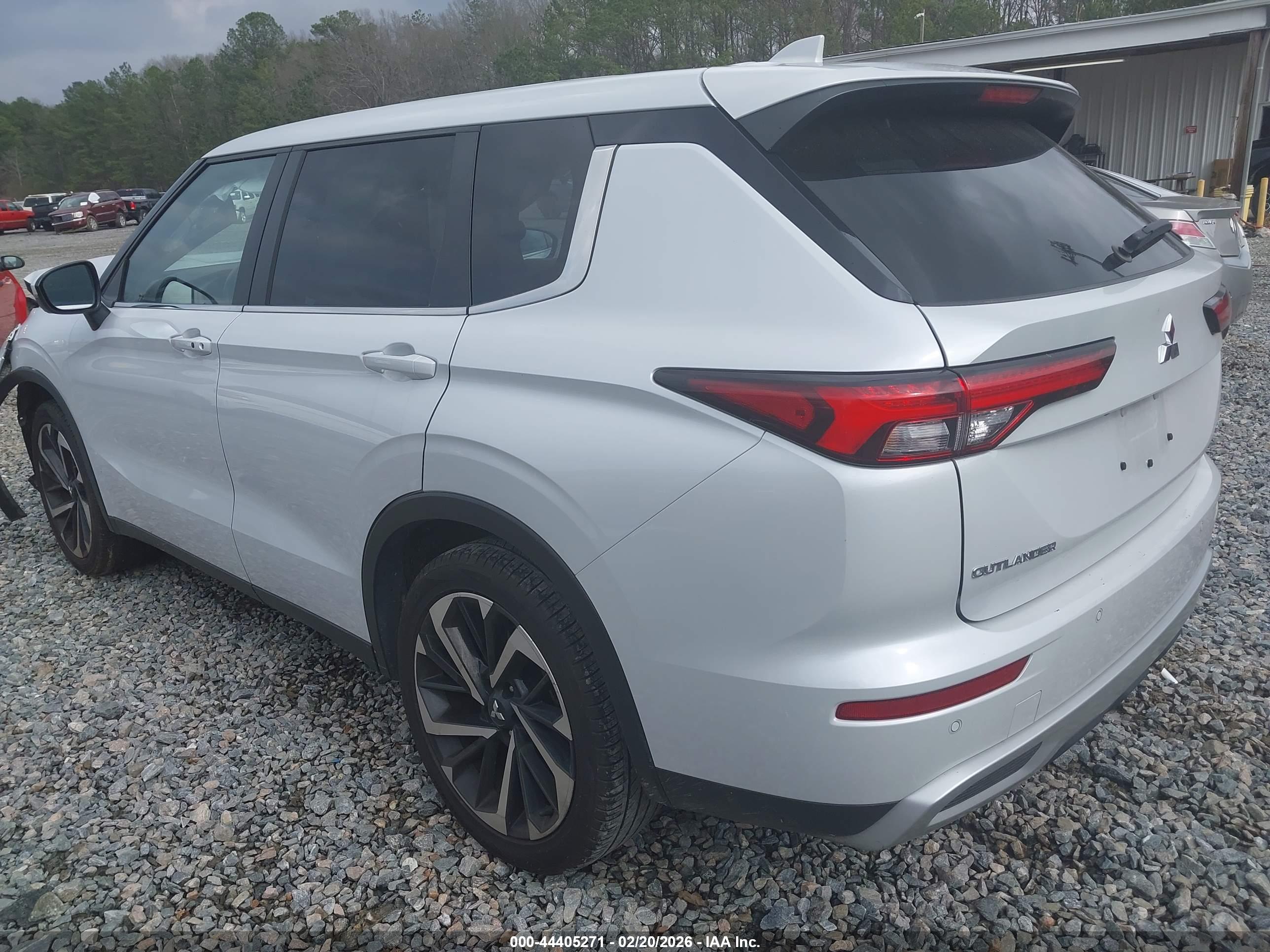 MITSUBISHI OUTLANDER image 3