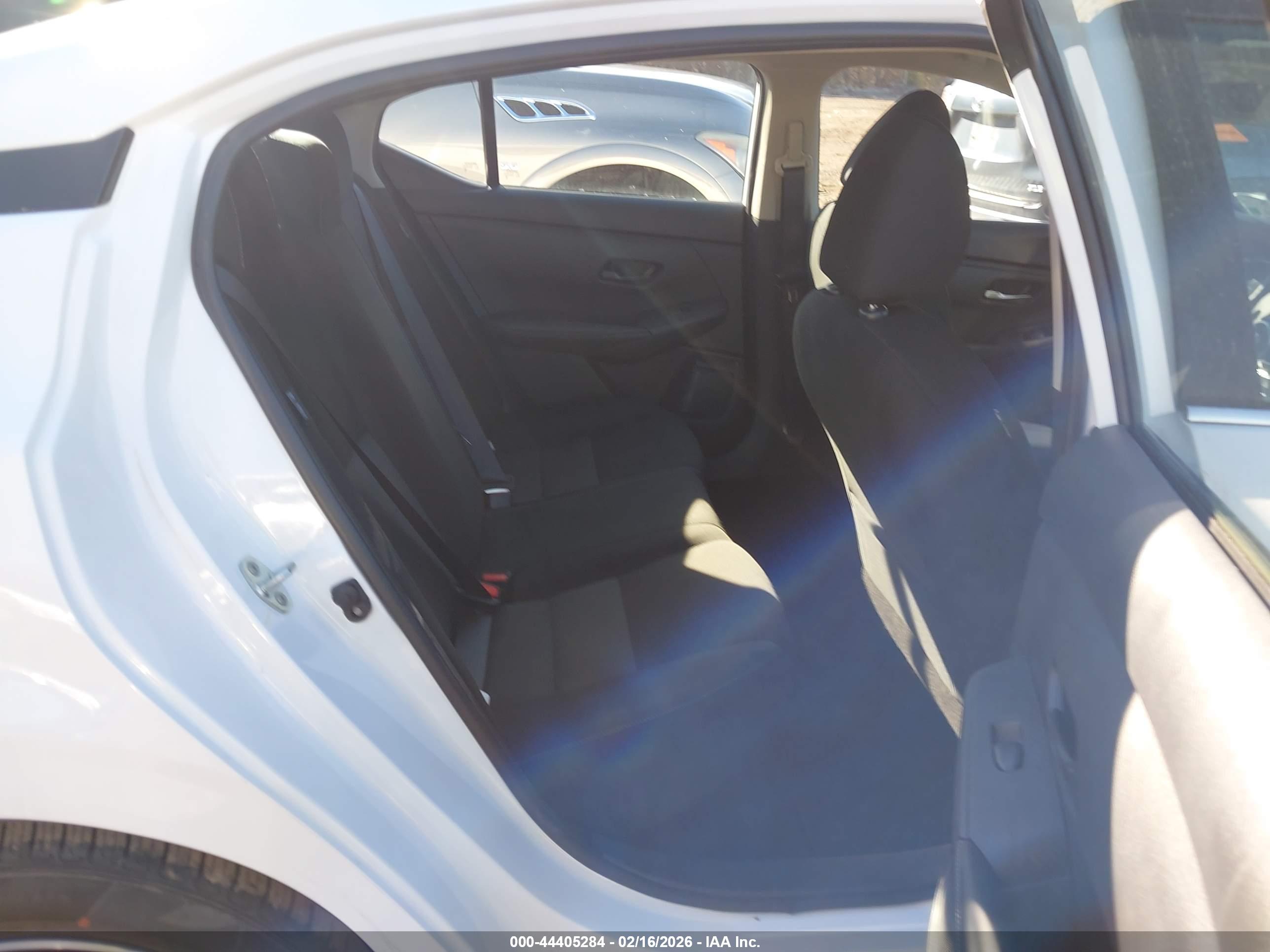 NISSAN SENTRA image 8