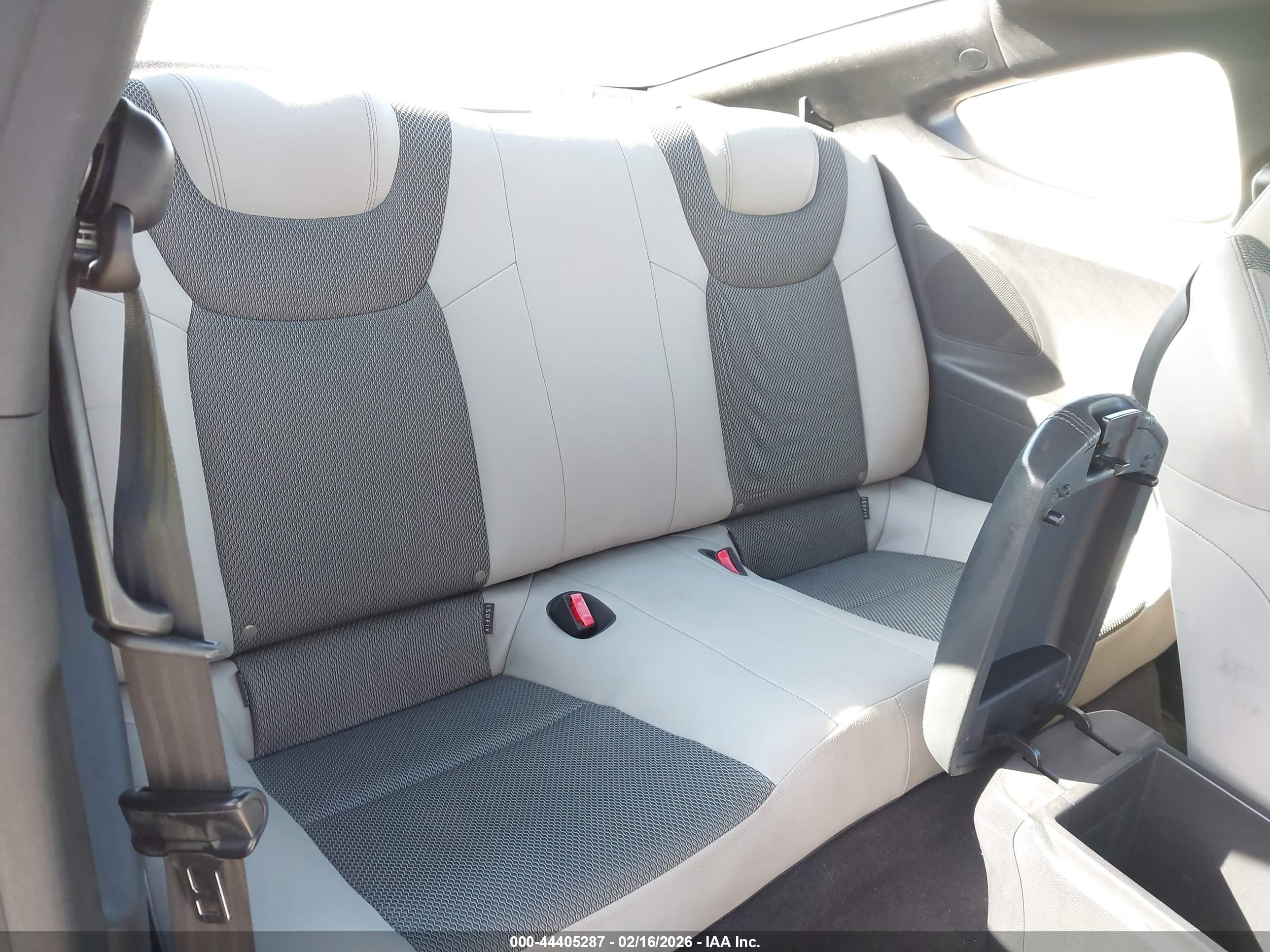 HYUNDAI GENESIS image 8