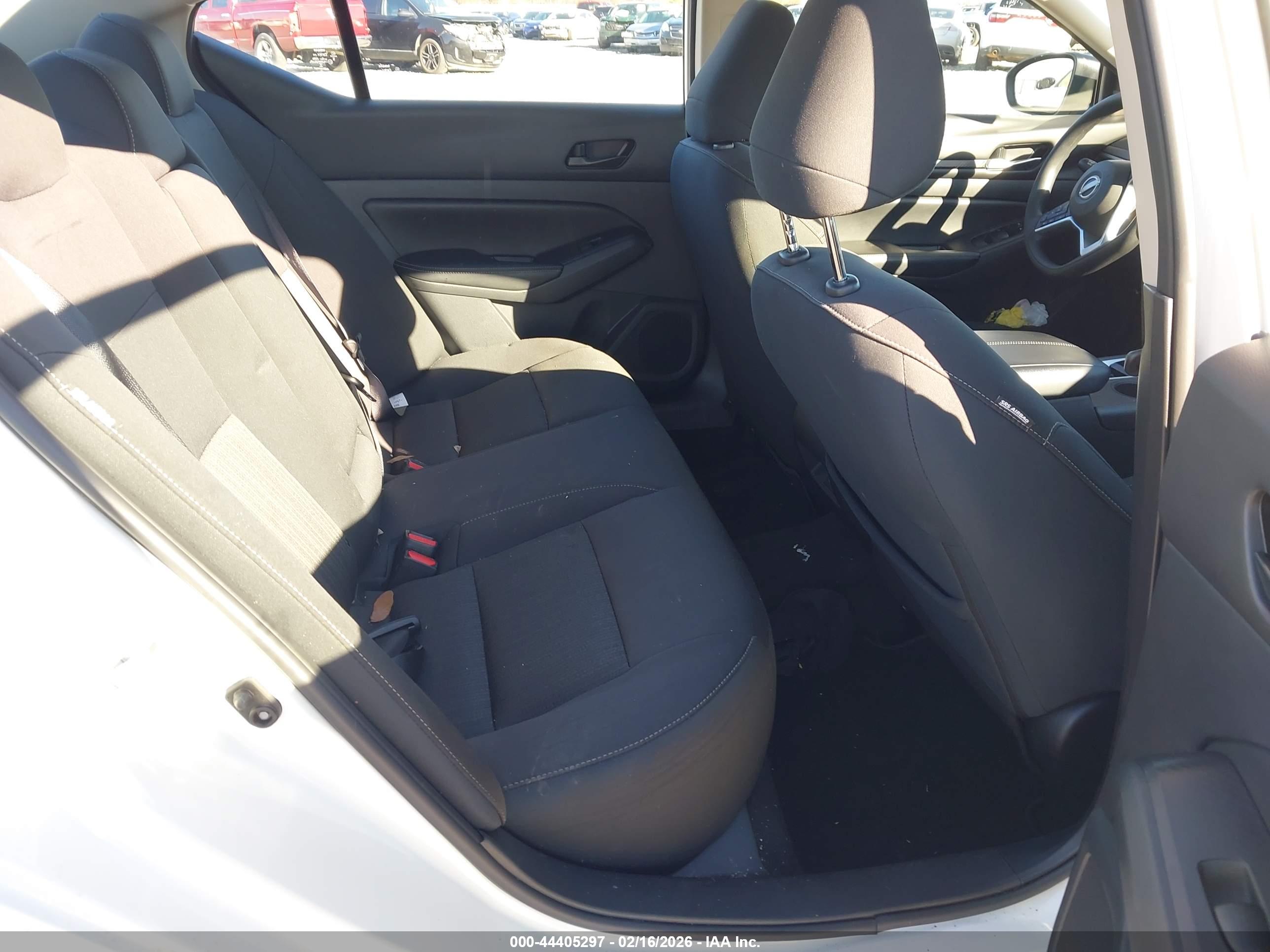 NISSAN ALTIMA image 8