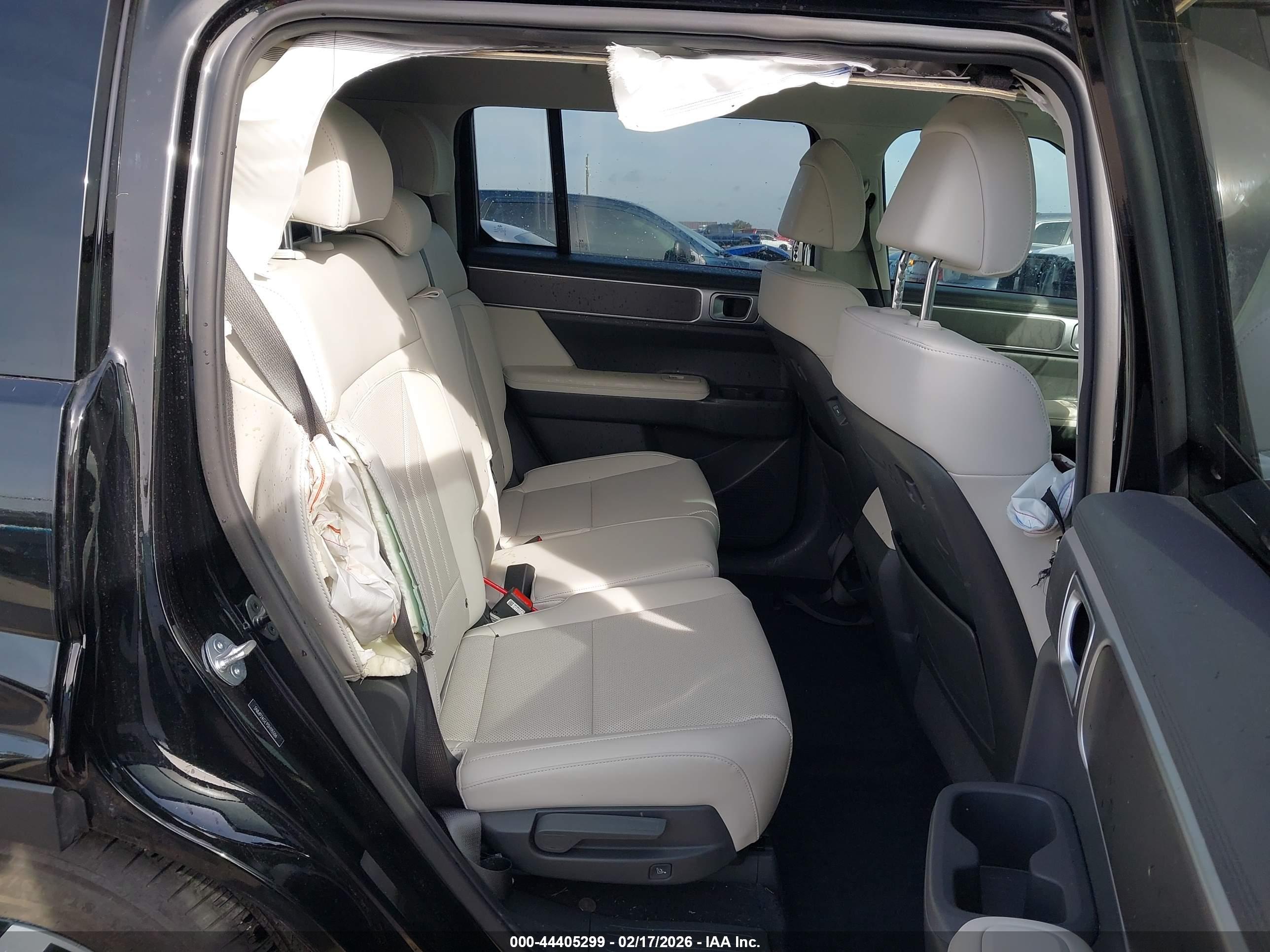 HYUNDAI SANTA image 8