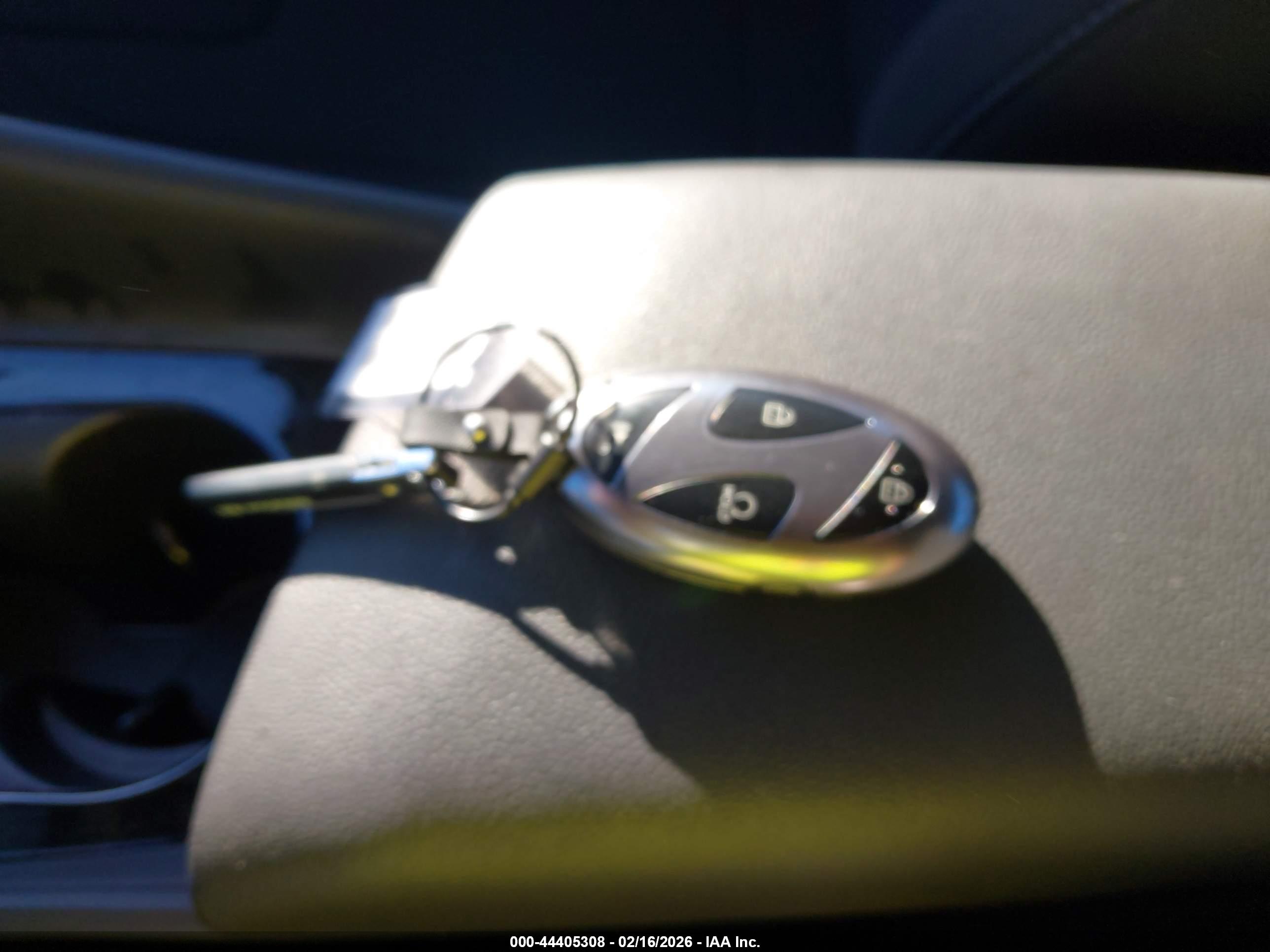 HYUNDAI ELANTRA image 11