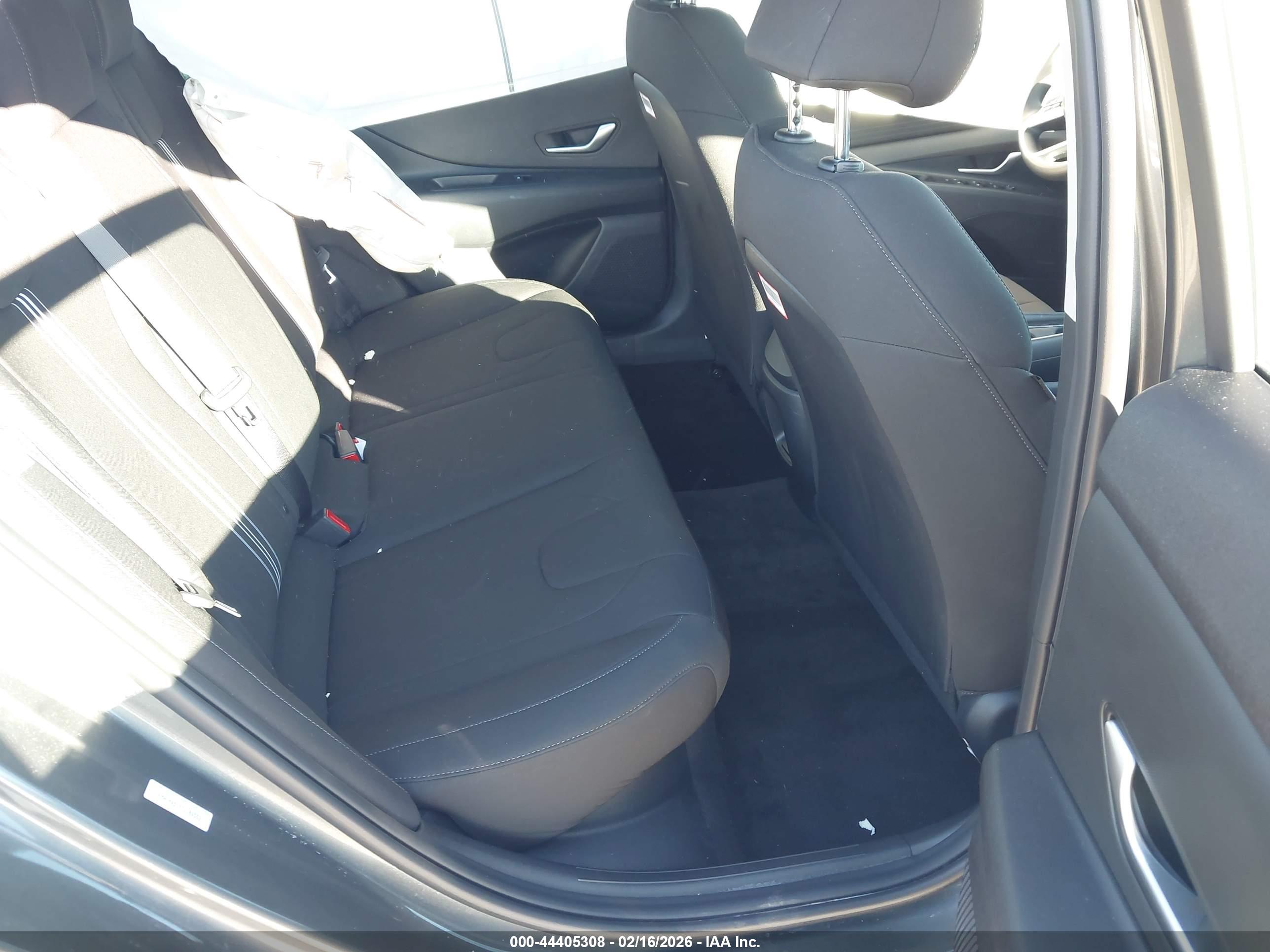 HYUNDAI ELANTRA image 8