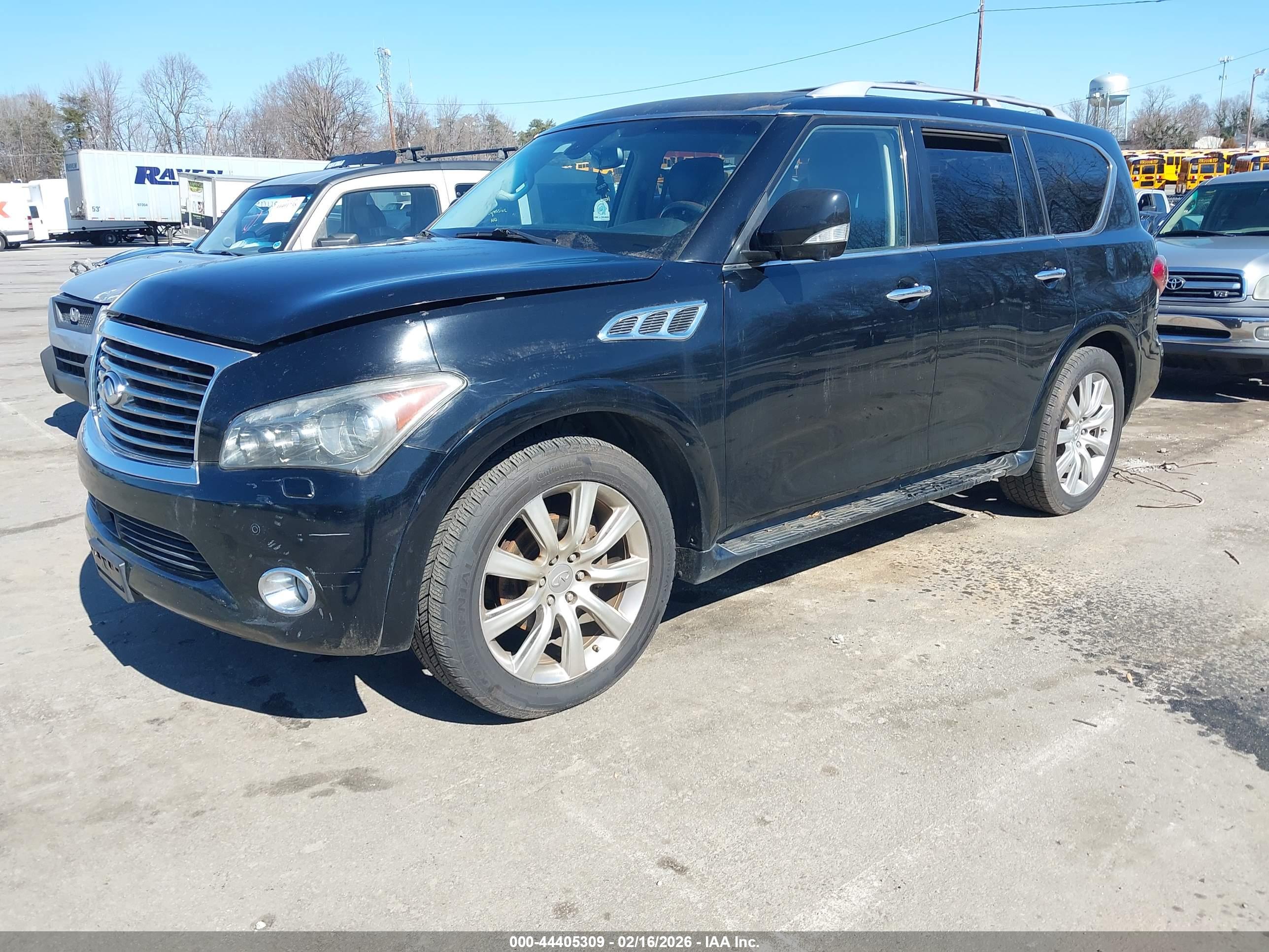 INFINITI QX56 image 2