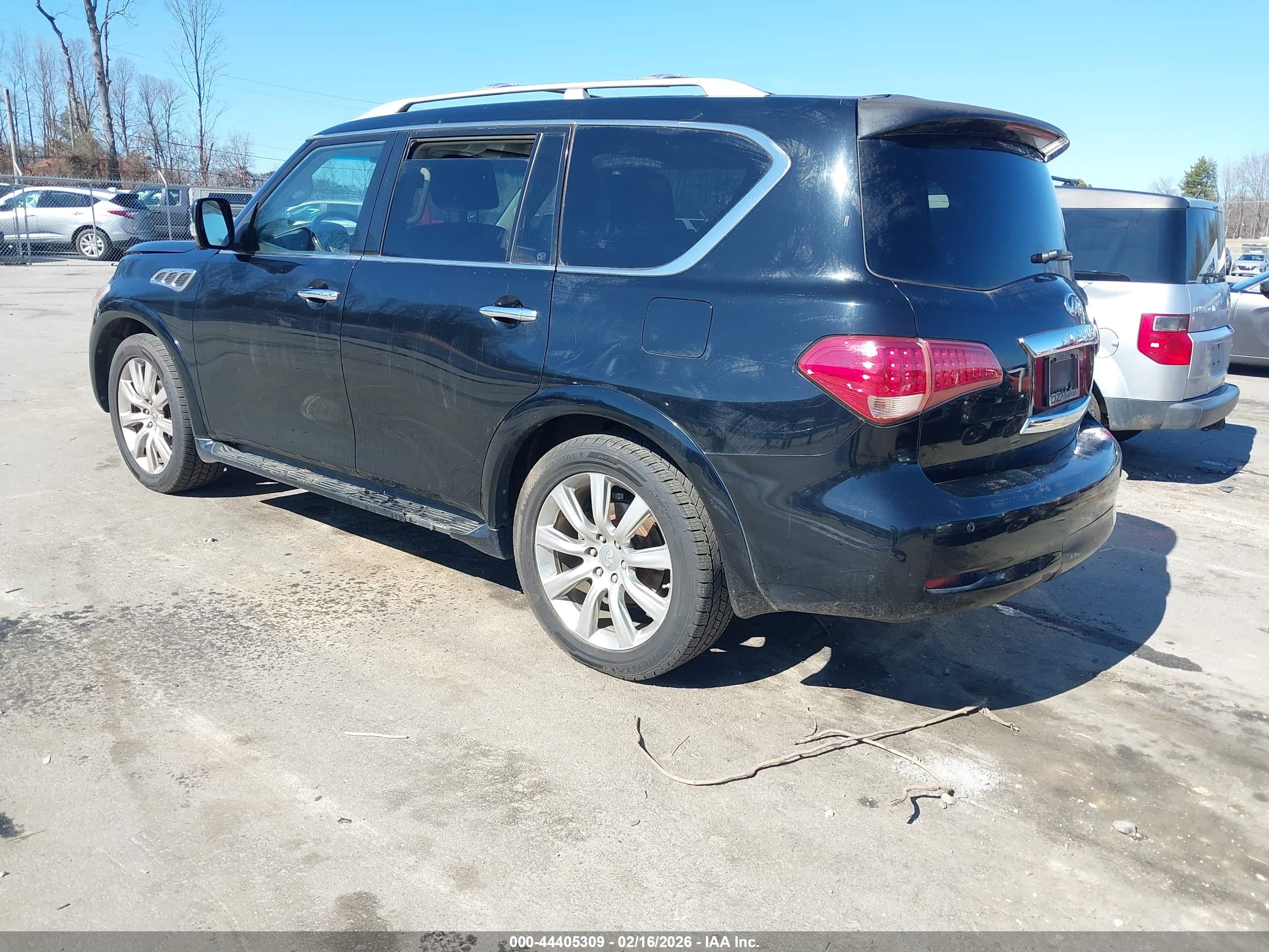 INFINITI QX56 image 3