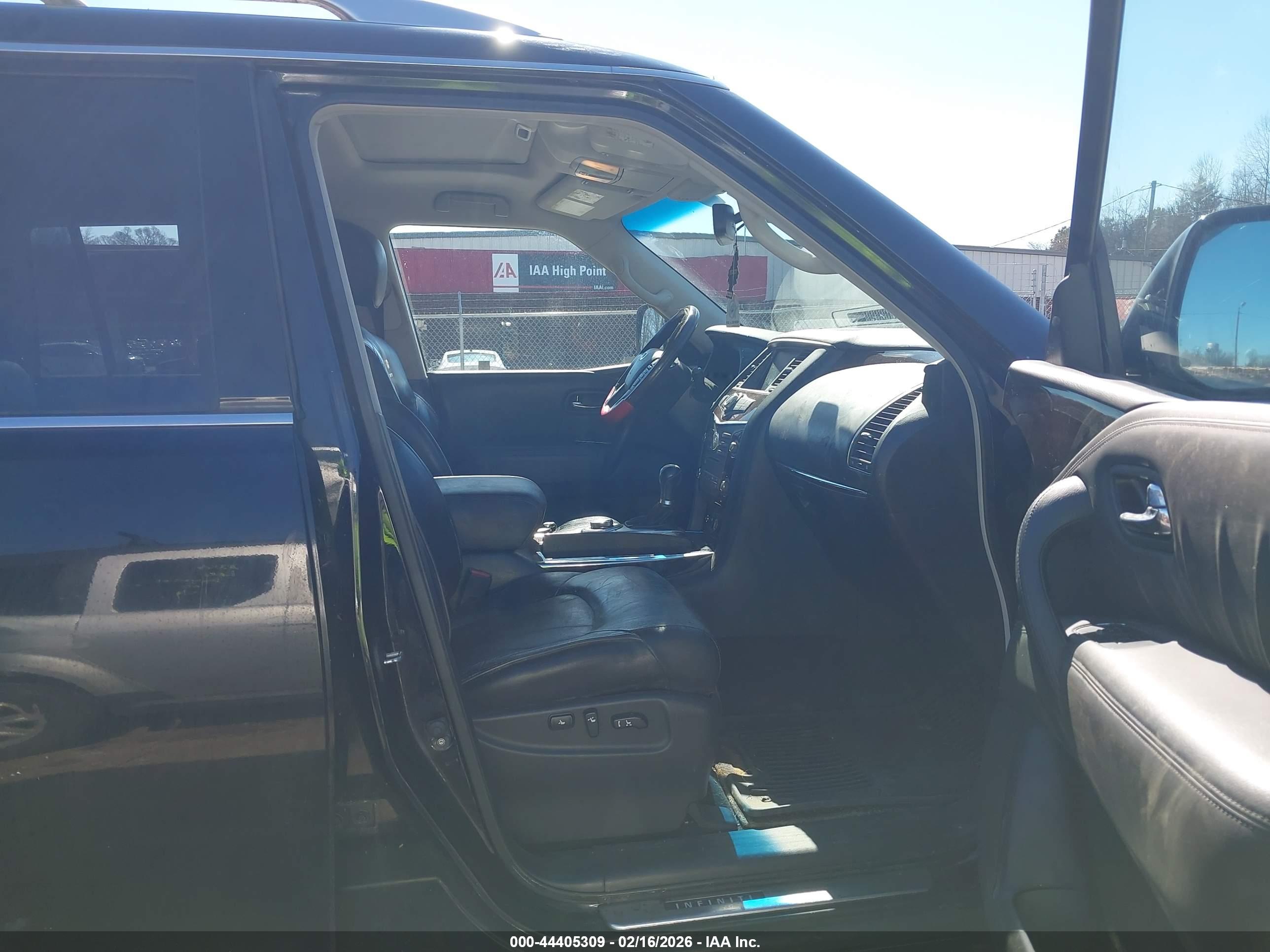 INFINITI QX56 image 5