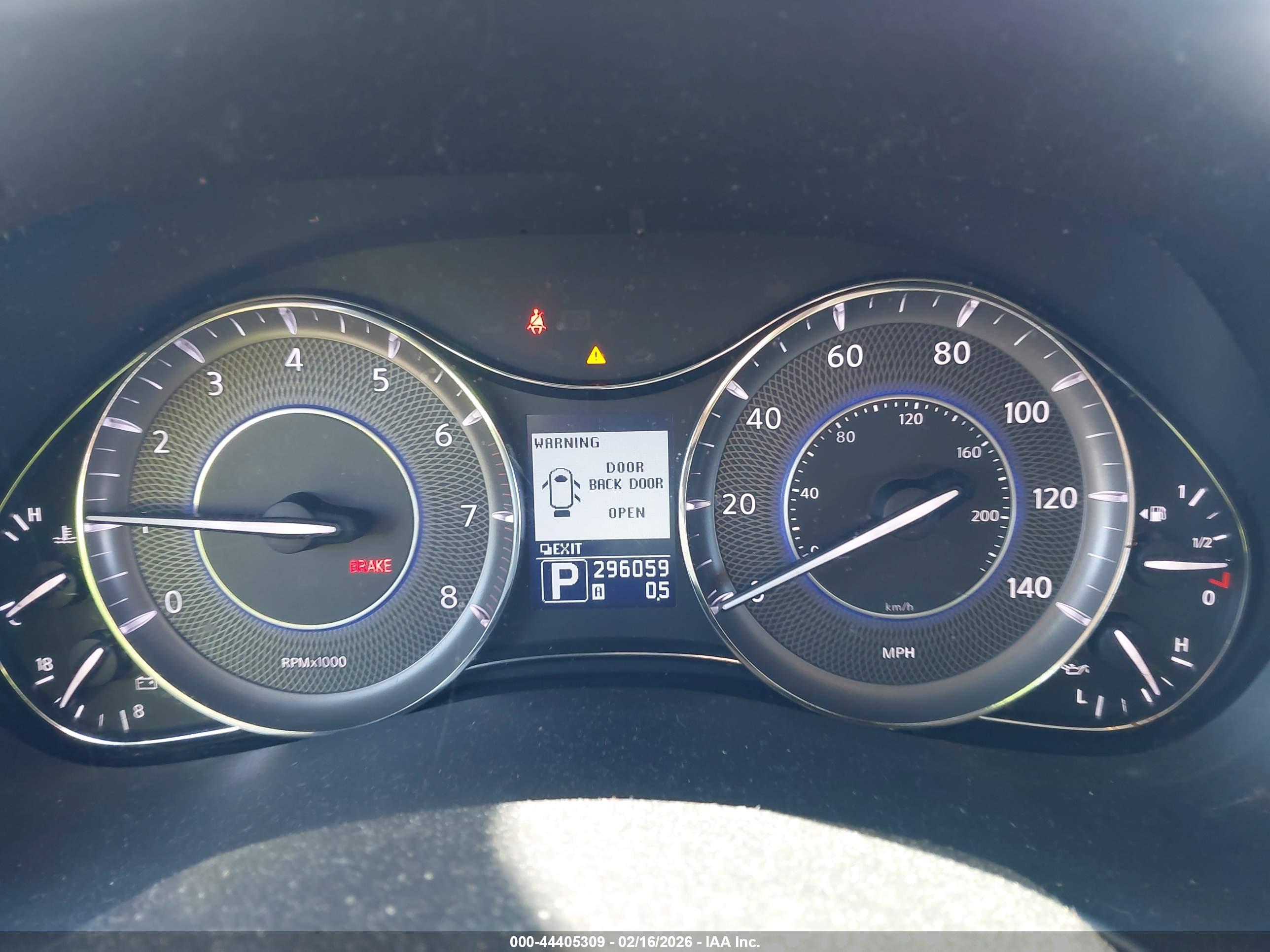 INFINITI QX56 image 7