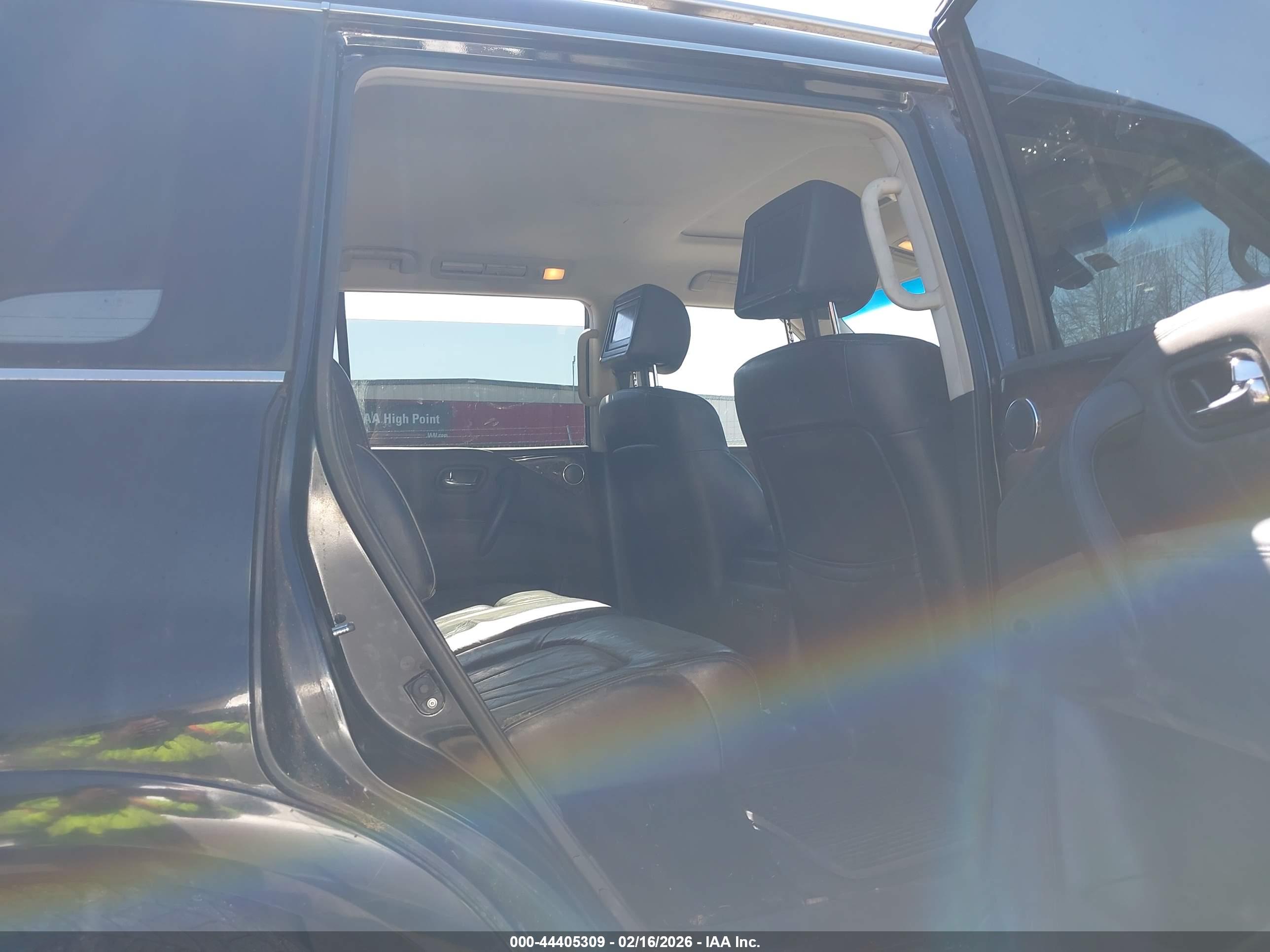 INFINITI QX56 image 8