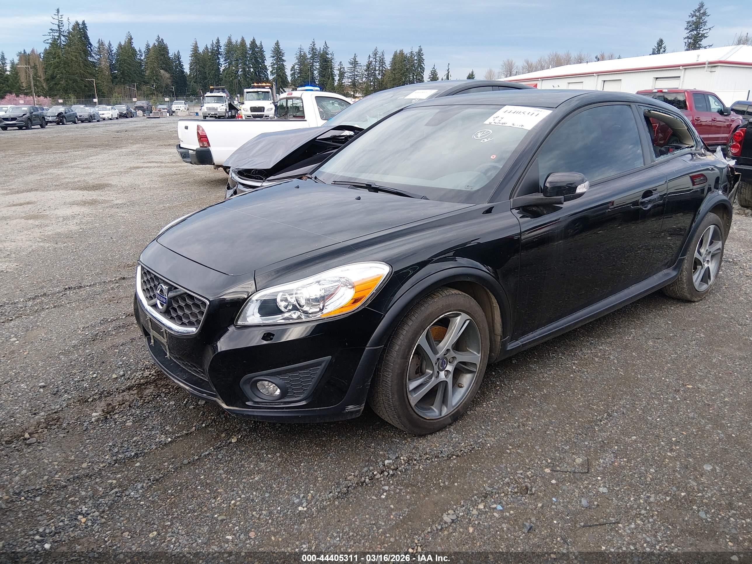 VOLVO C30 image 2