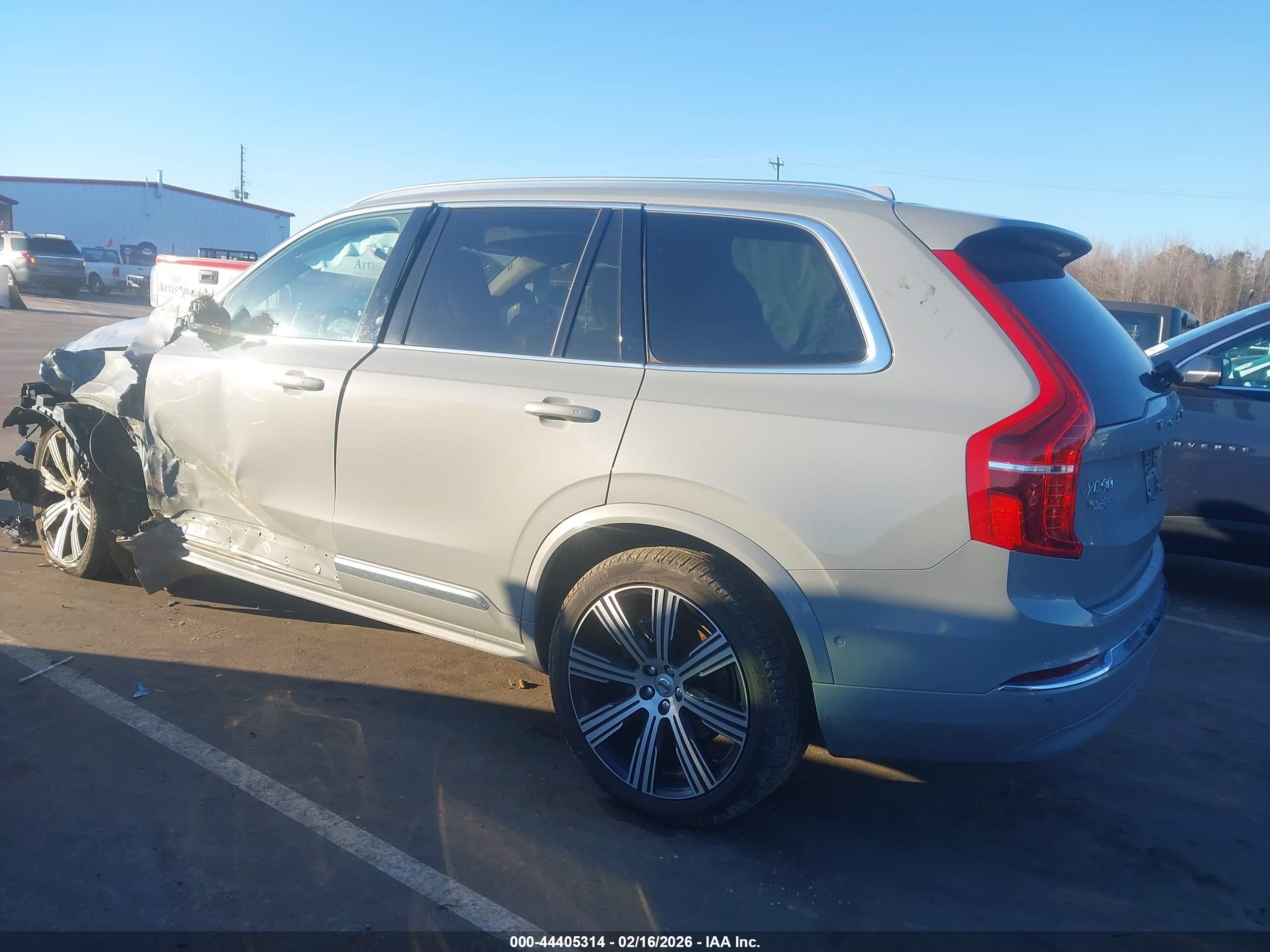VOLVO XC90 image 3