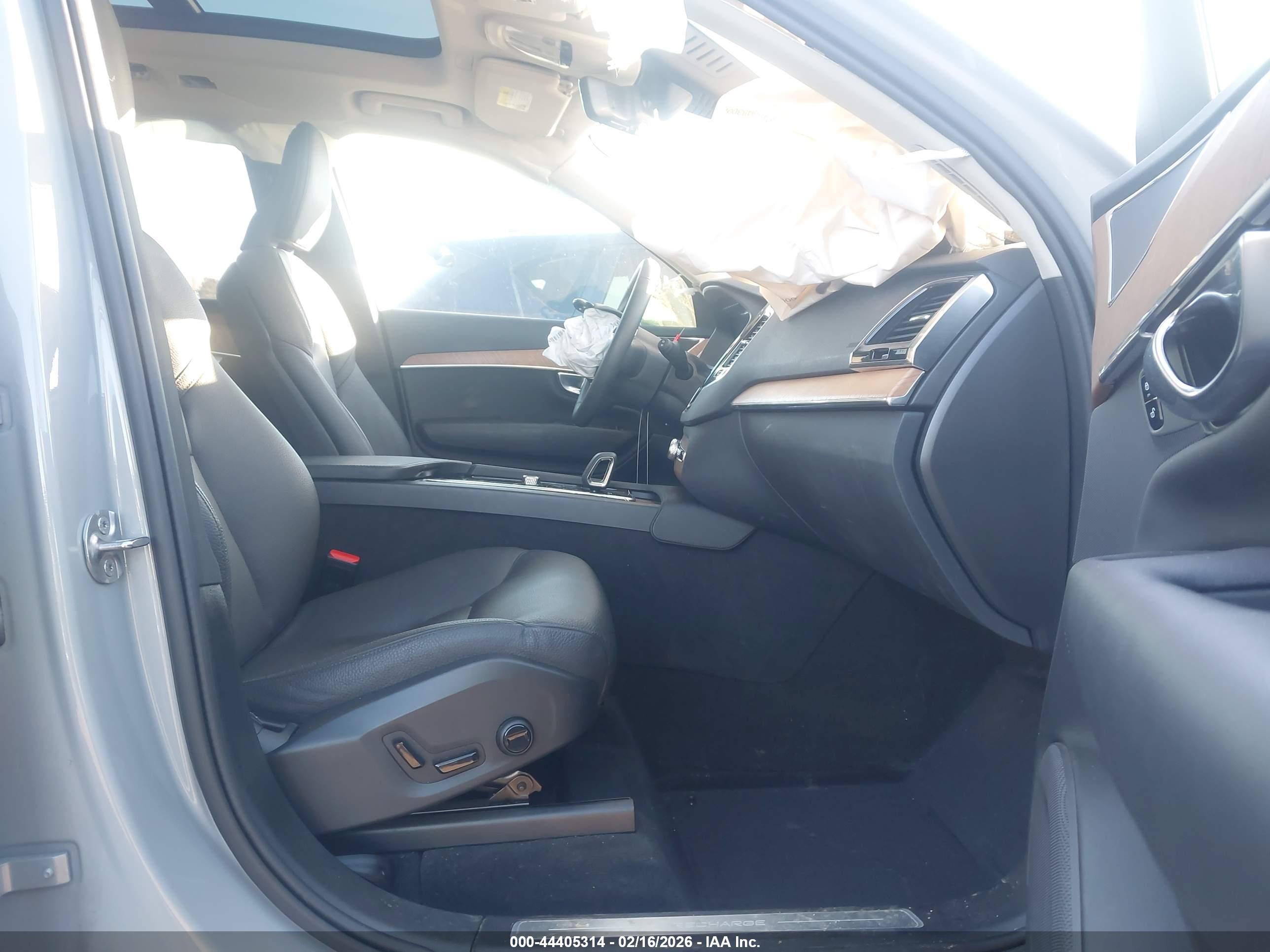VOLVO XC90 image 5