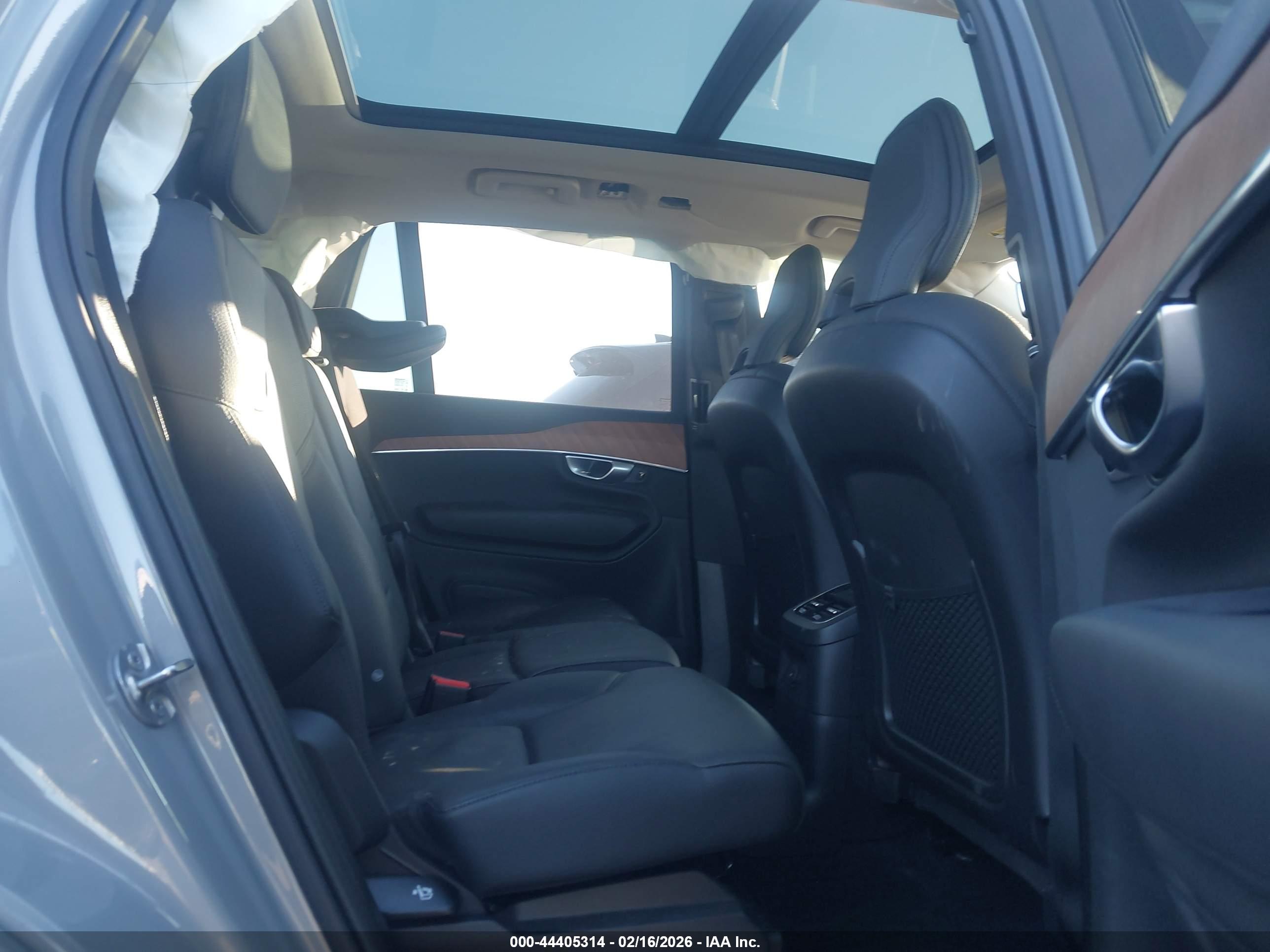 VOLVO XC90 image 8