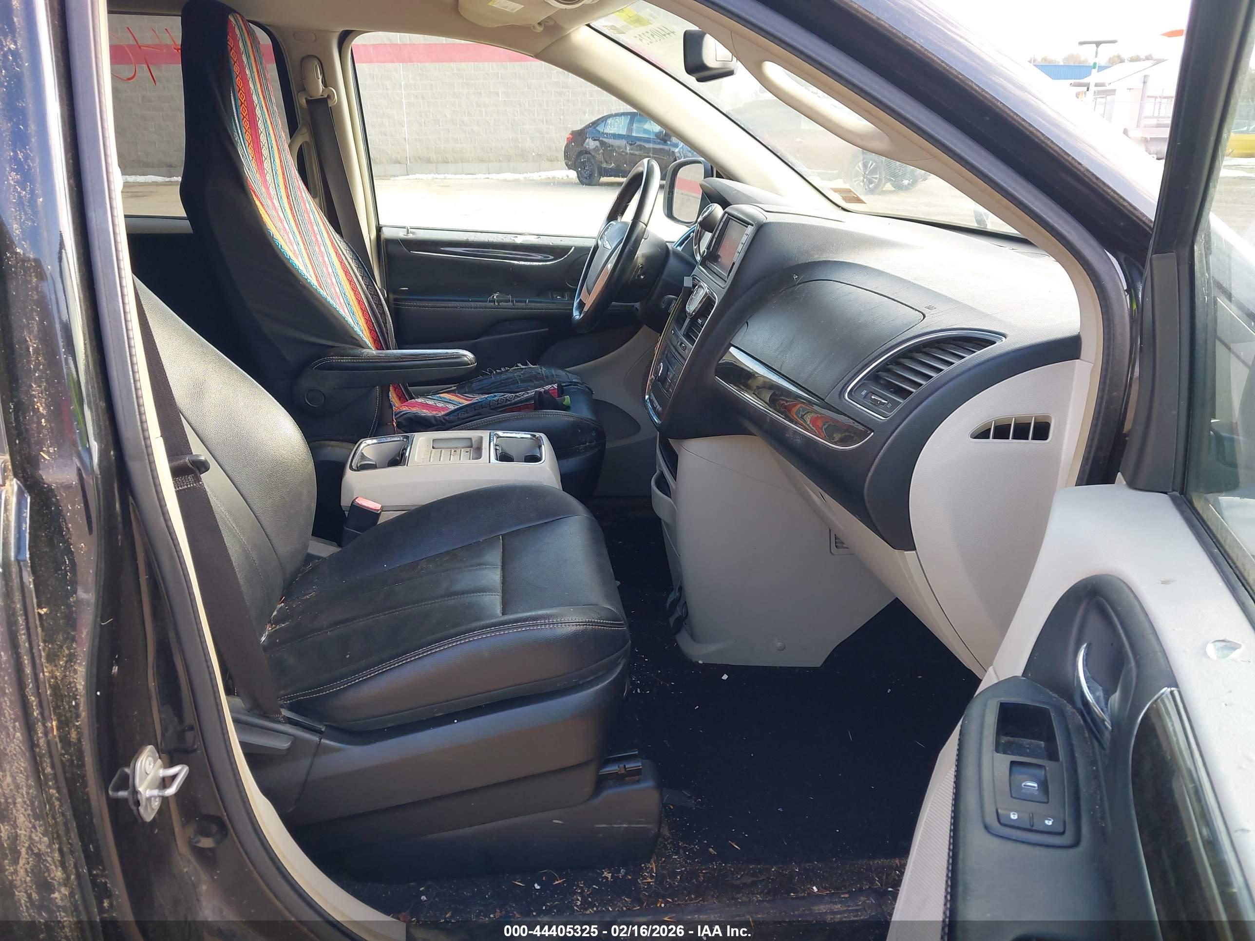CHRYSLER TOWN image 5