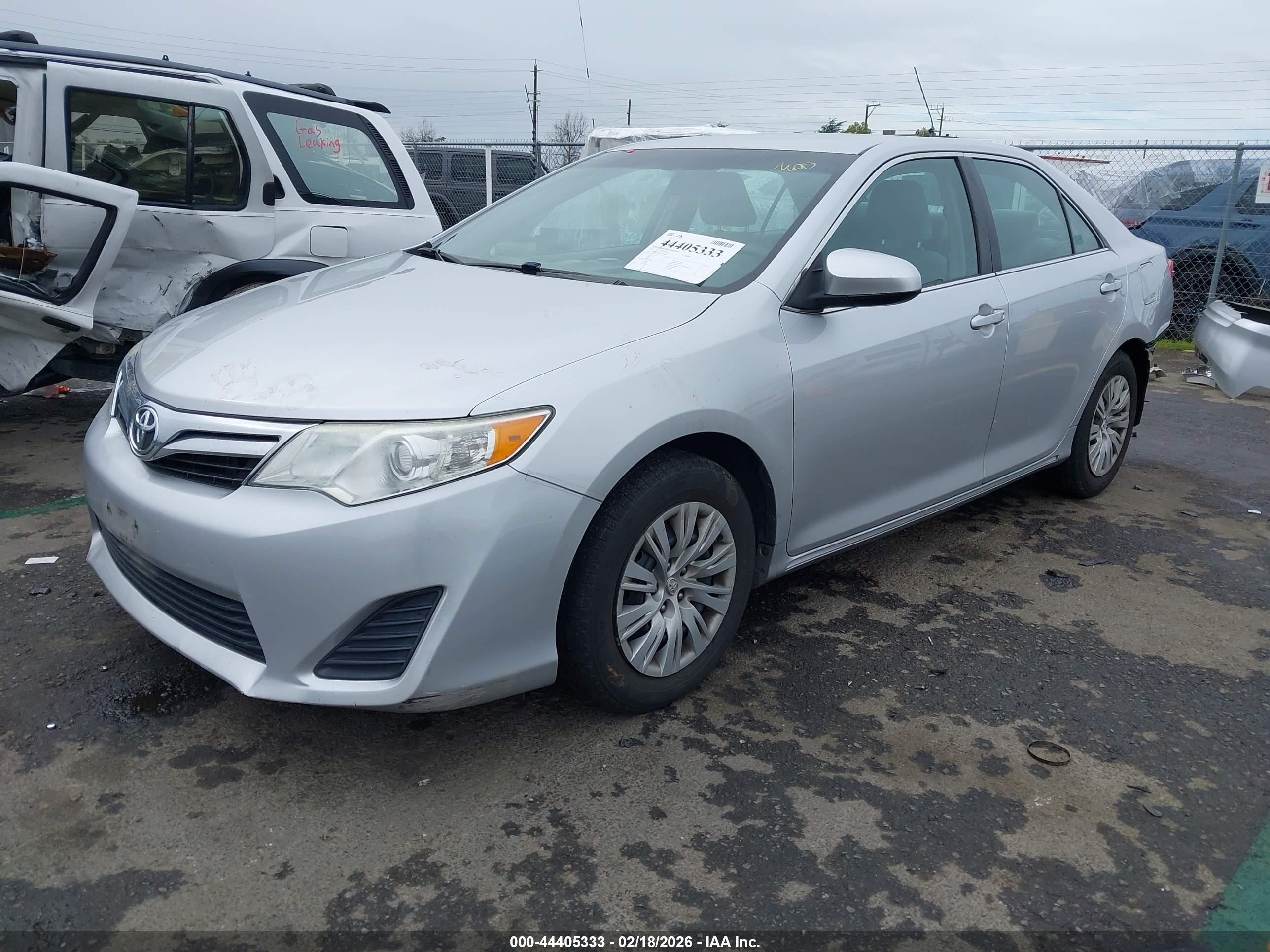 TOYOTA CAMRY image 2