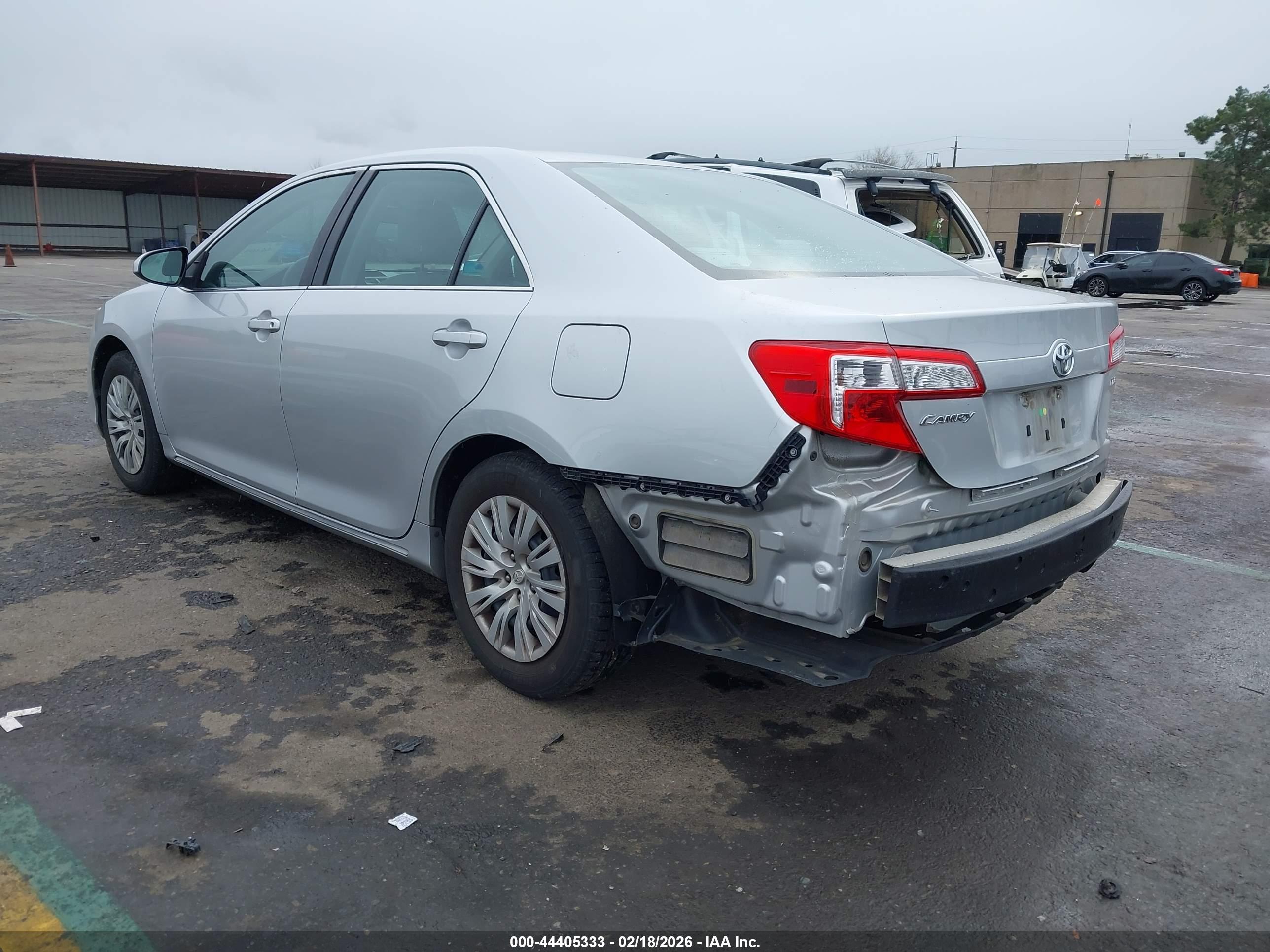 TOYOTA CAMRY image 3