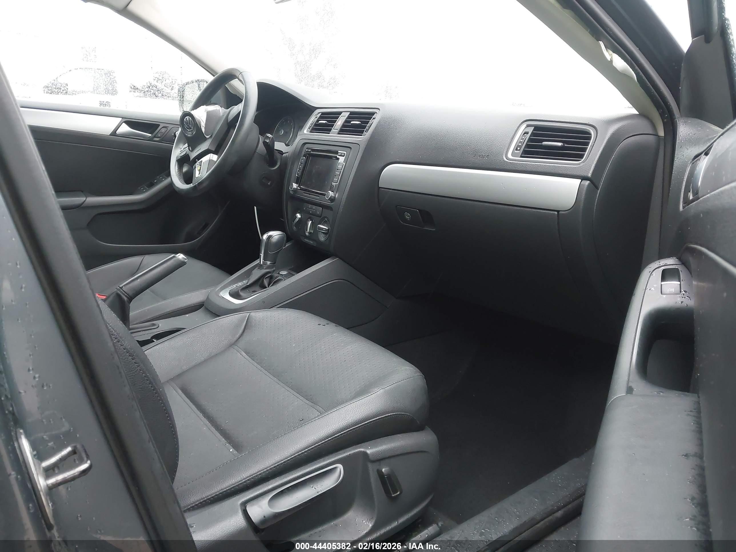 VOLKSWAGEN JETTA image 5