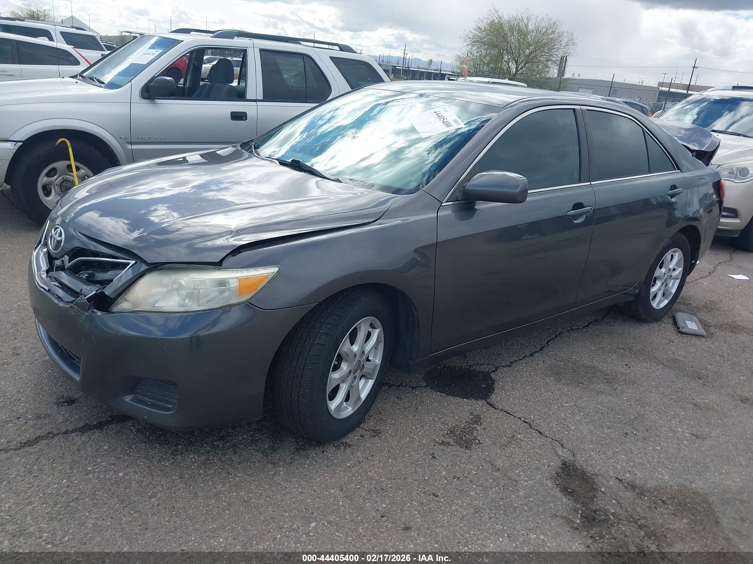TOYOTA CAMRY image 2