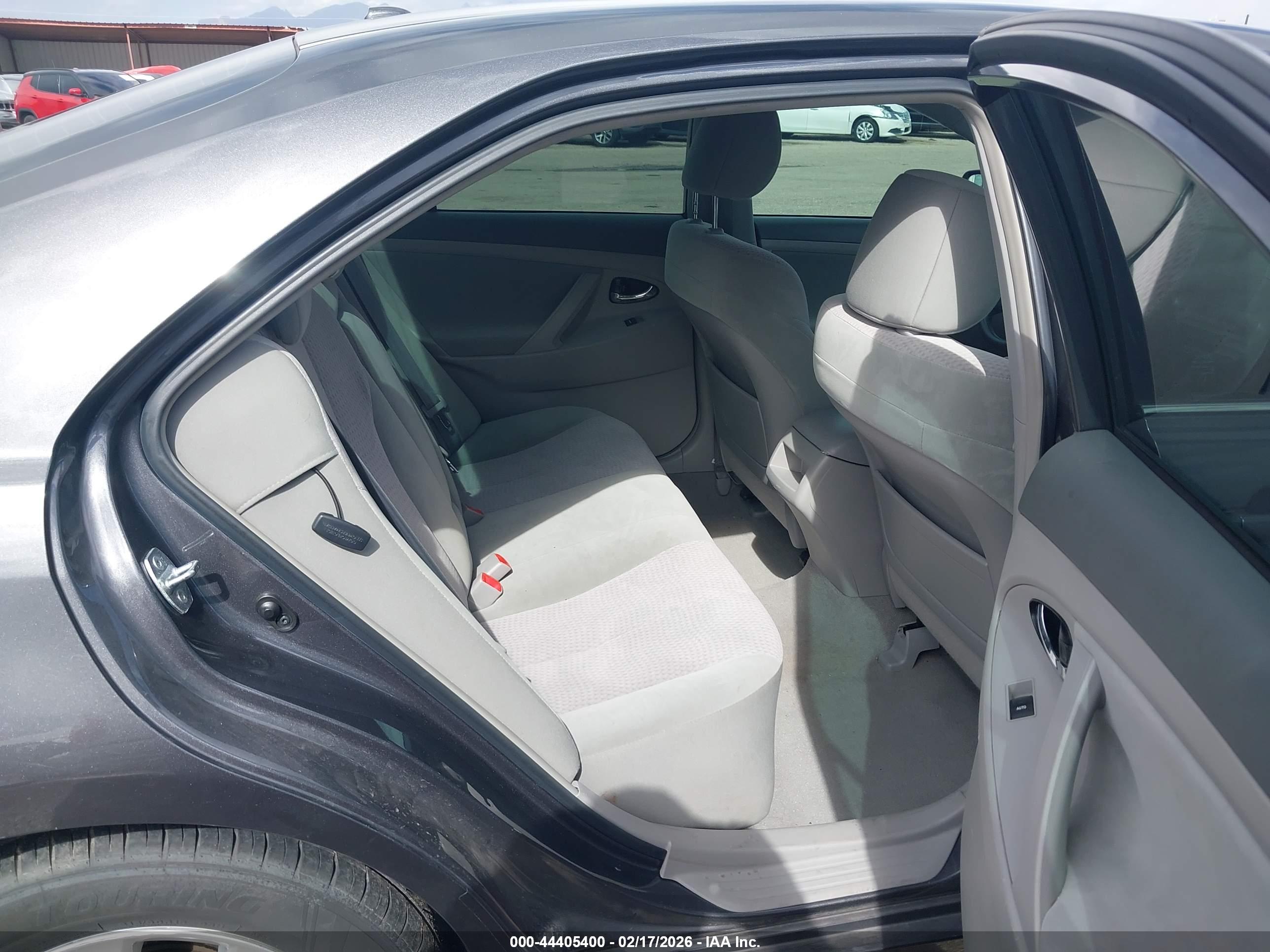 TOYOTA CAMRY image 8