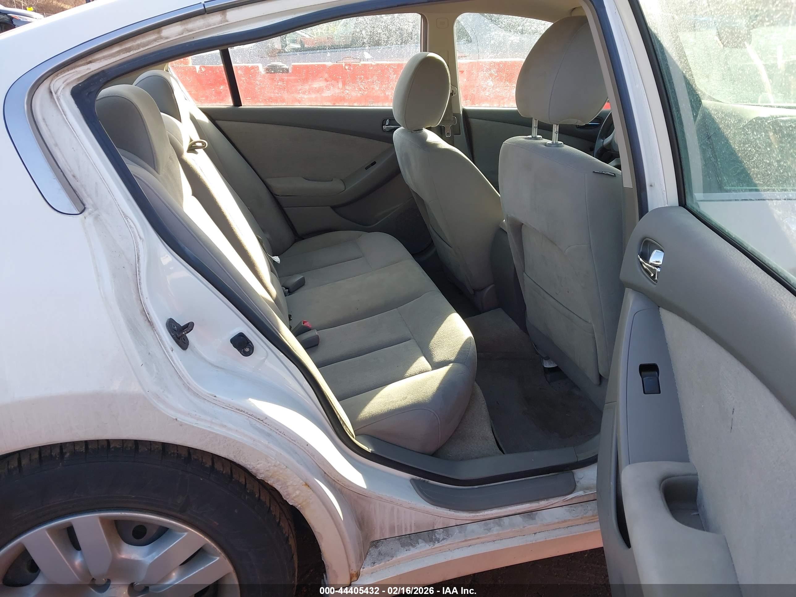 NISSAN ALTIMA image 8