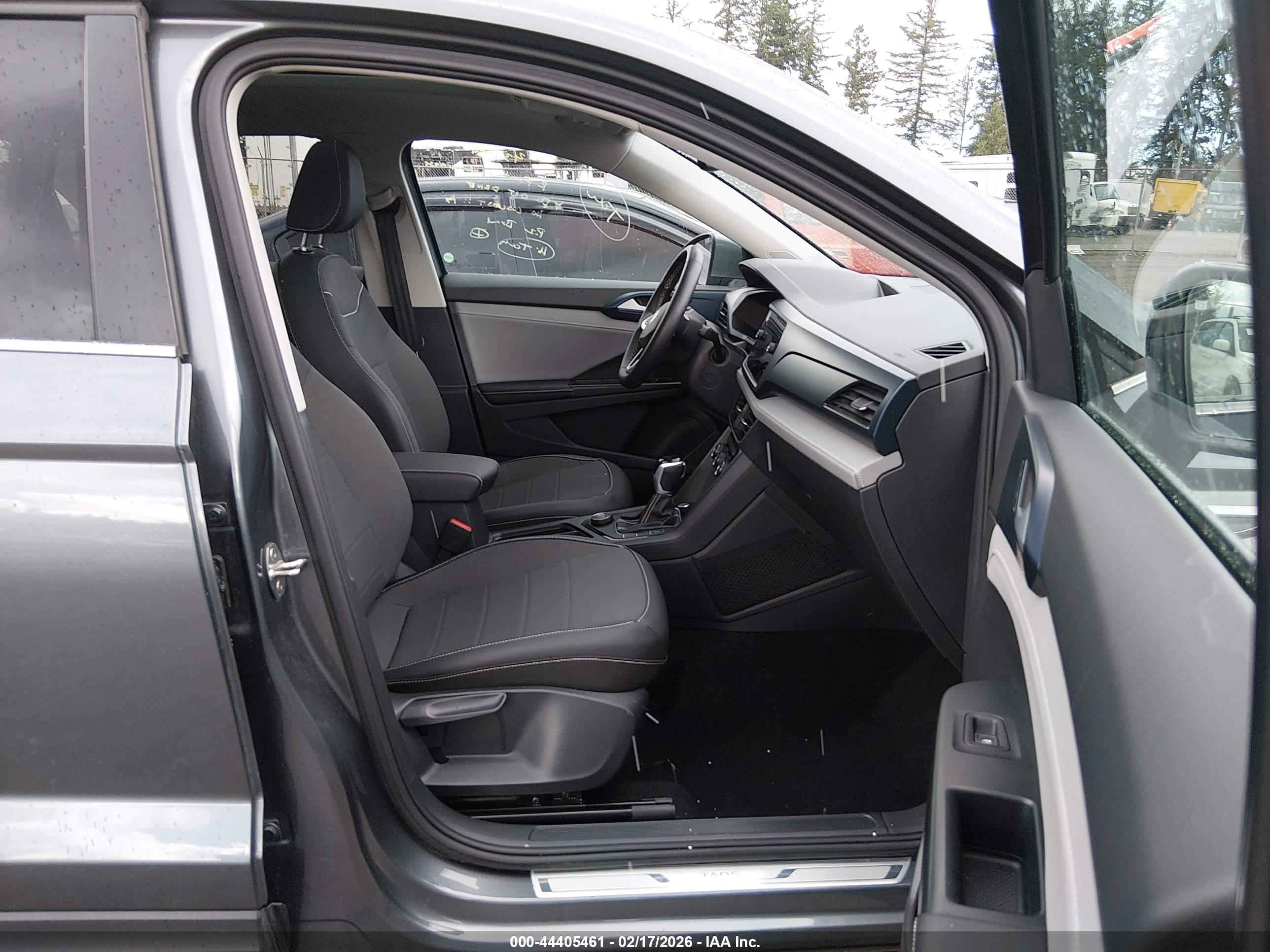 VOLKSWAGEN TAOS image 5