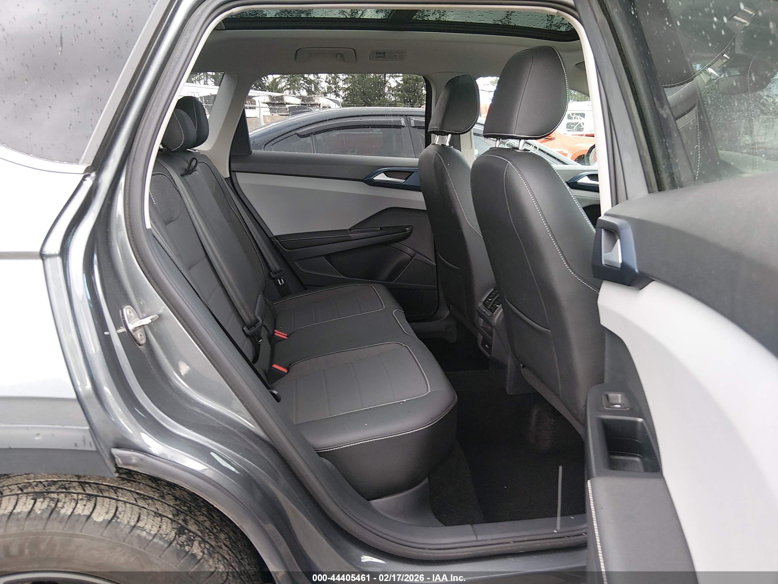 VOLKSWAGEN TAOS image 8