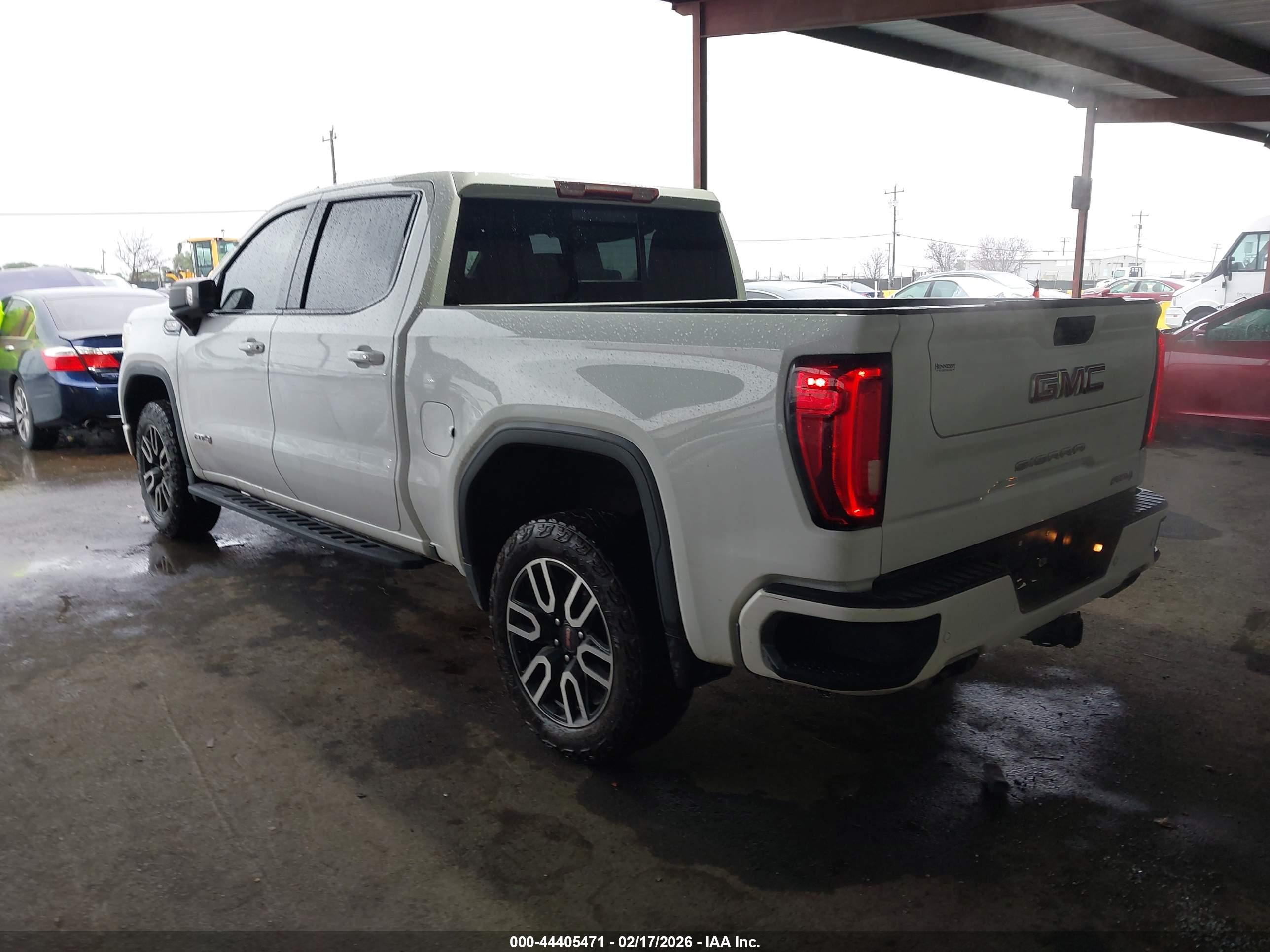 GMC SIERRA image 3