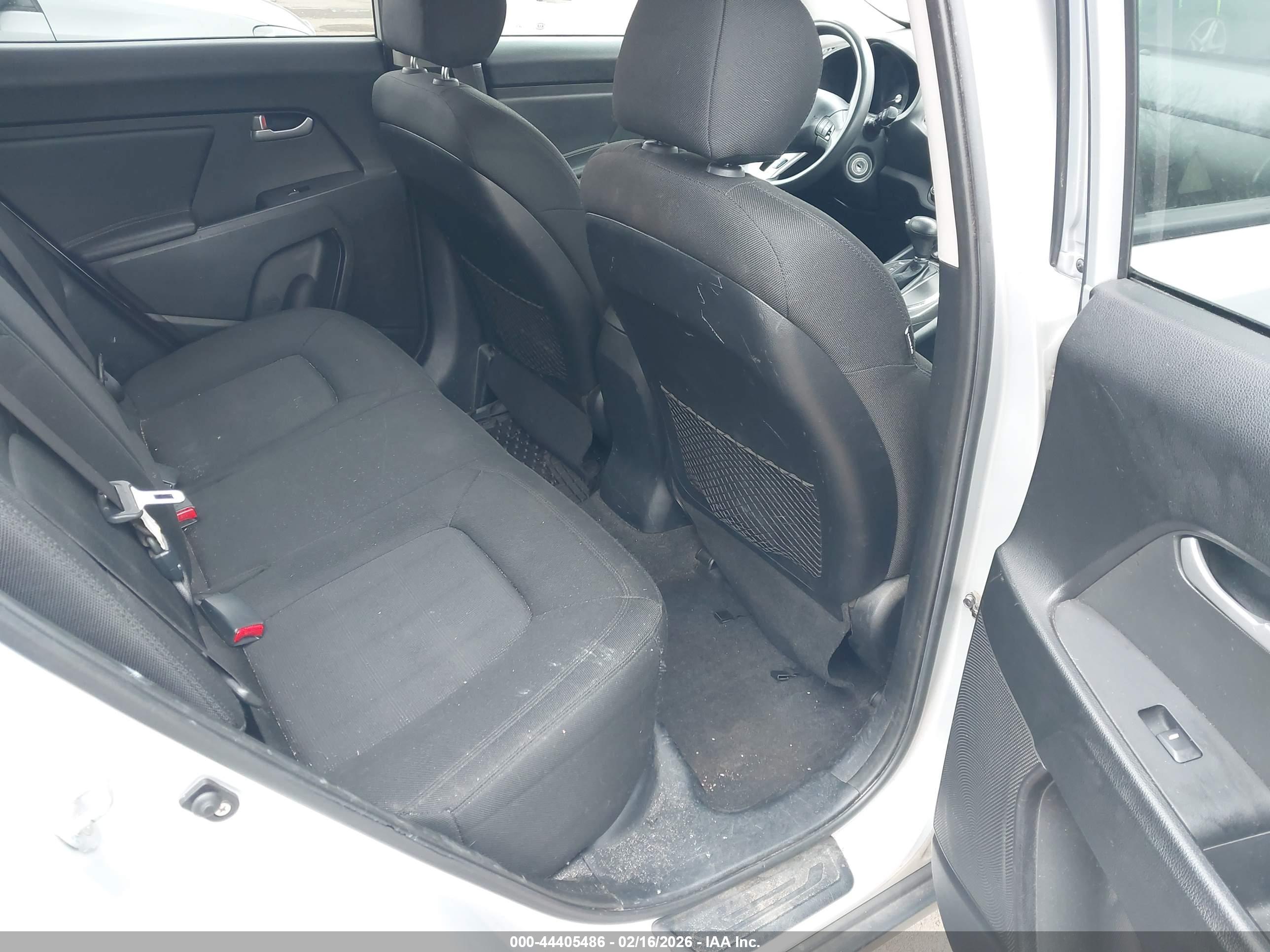 KIA SPORTAGE image 8